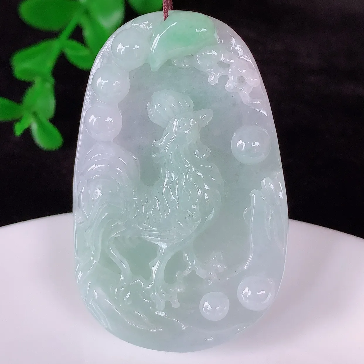 自然光实拍，冰润冰糯种淡春彩翡翠生肖鸡吊坠，闻鸡起舞，种老水足，翠色灵动，寓意美好，佩戴时尚出众！#57.5