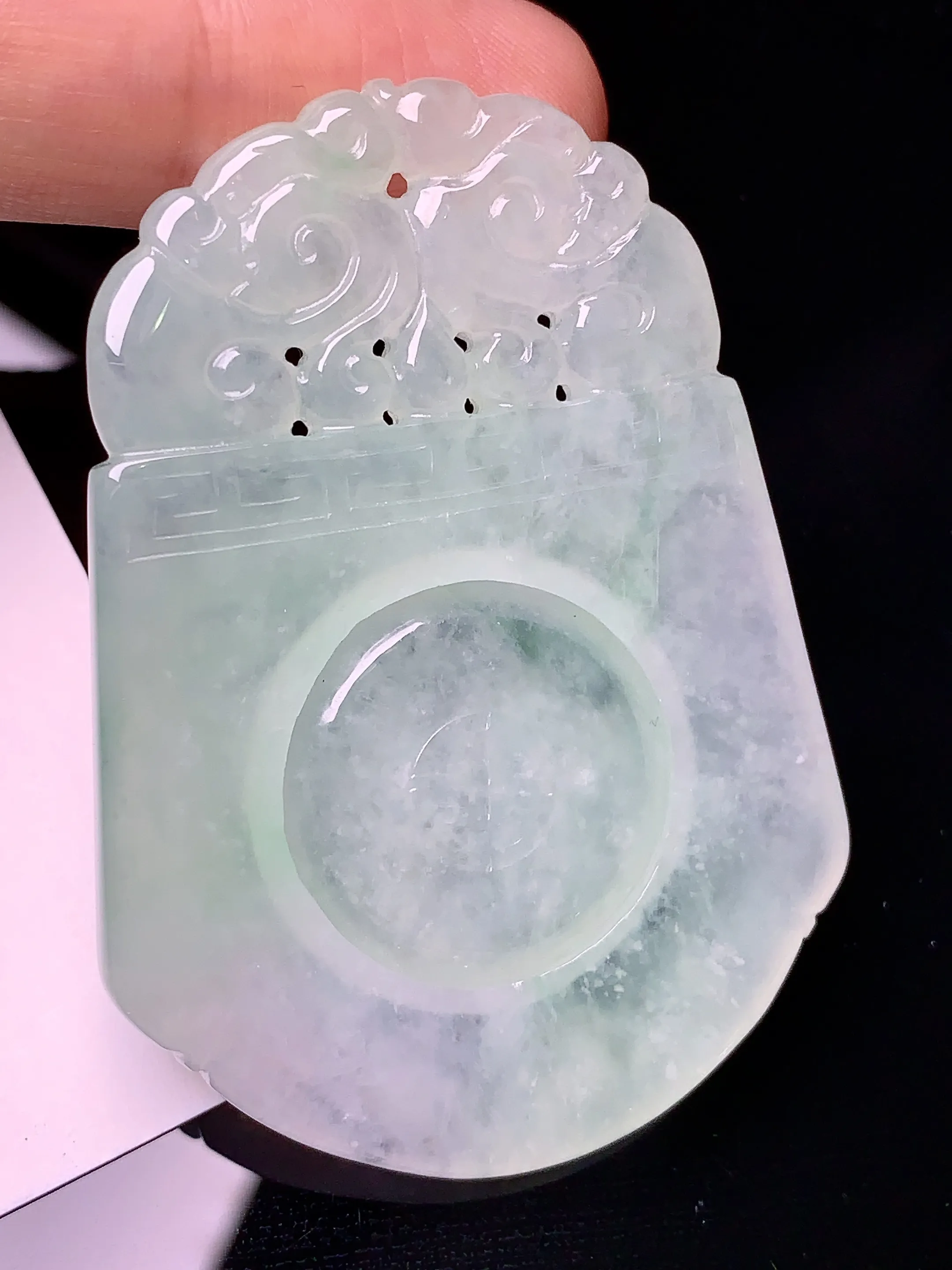 仿古福在眼前吊坠 玉质细腻 色泽艳丽 整体尺寸53.5*38.5*4.3