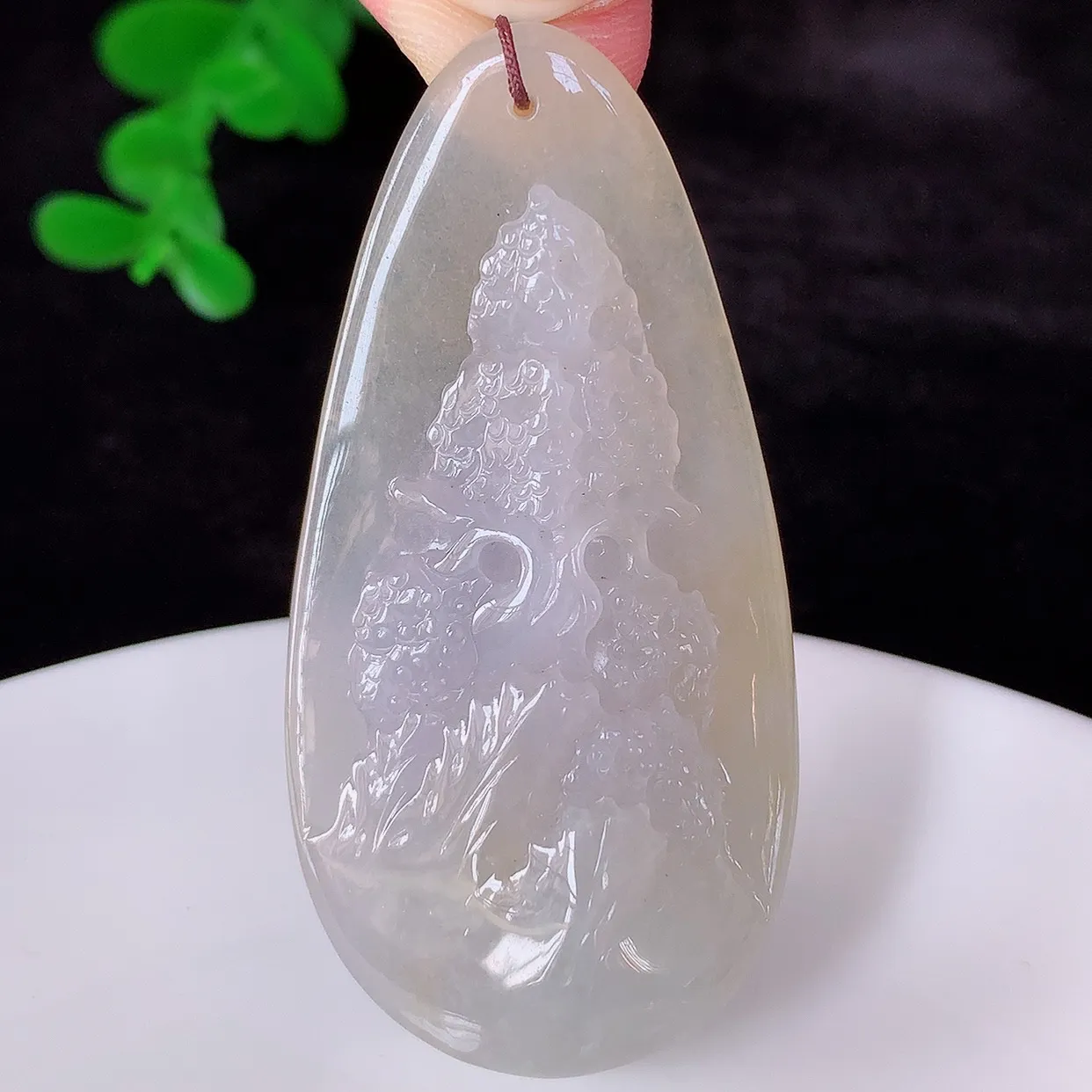 自然光实拍，冰润冰黄翡翡翠山水牌吊坠，翡翠山水，立体生动形象，山水素材布局合理，意境感佳，佩戴上身效果更高贵 #60.5