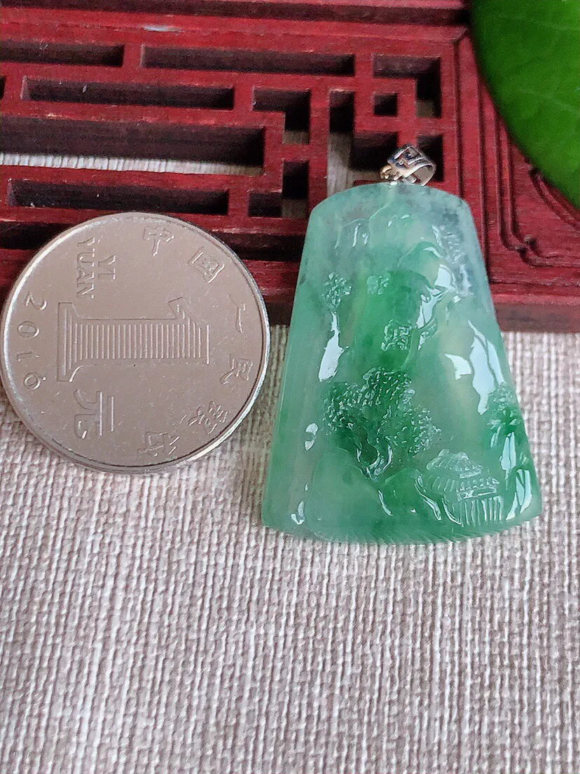 a货翡翠老坑冰种18K金扣头飘绿意境山水牌吊坠 尺寸33.8×24.7×5mm 重量8.13g 0607