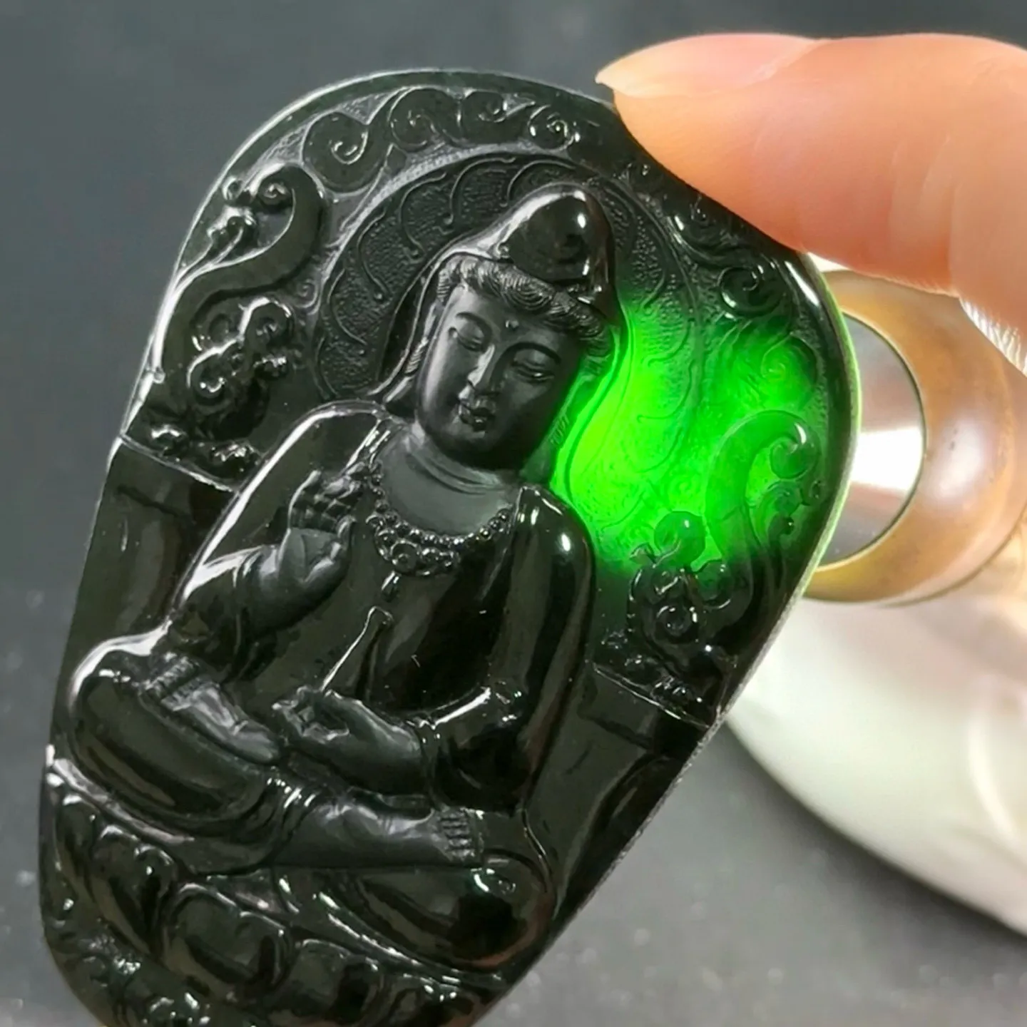 精品墨翠观音 种好色正 黑度极好 打灯通透 油性十足 尺寸61.8