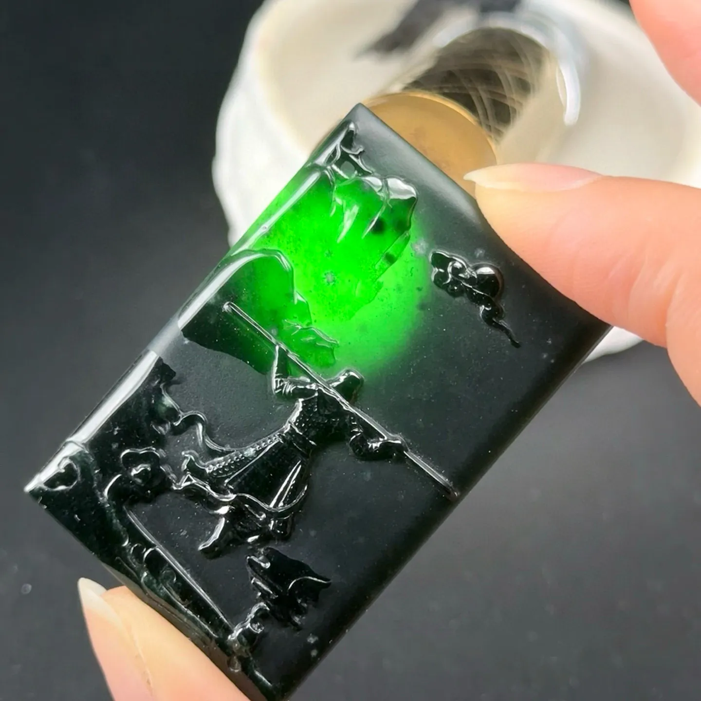 精品墨翠雪花棉挂件 大圣归来 种好色正 打灯通透 油性十足 尺寸48