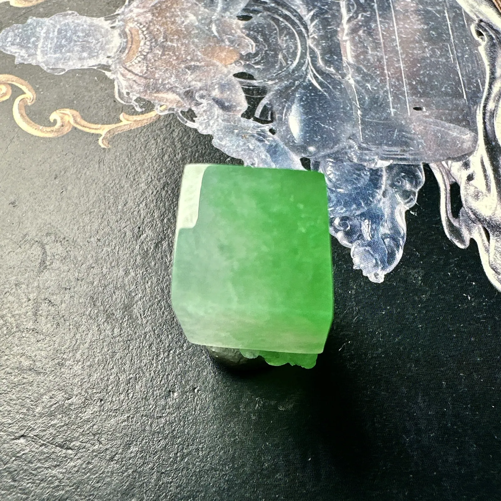 【冰种飘绿一方宝印】老坑料三足金蟾印章，种地优质，纯透细润，起荧光，通透感很好，雕刻活灵活现，美感十足，选材很难得，推荐入手。