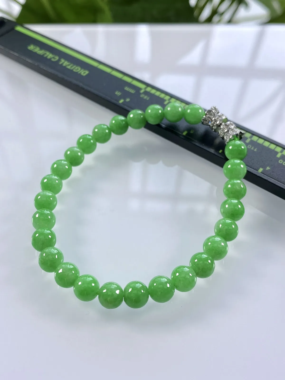 缅甸天然翡翠A货，卡6.3冰润满绿阳绿圆珠手串手链，尺寸：6.3mm/27颗，长度175mm，重量：13.13g