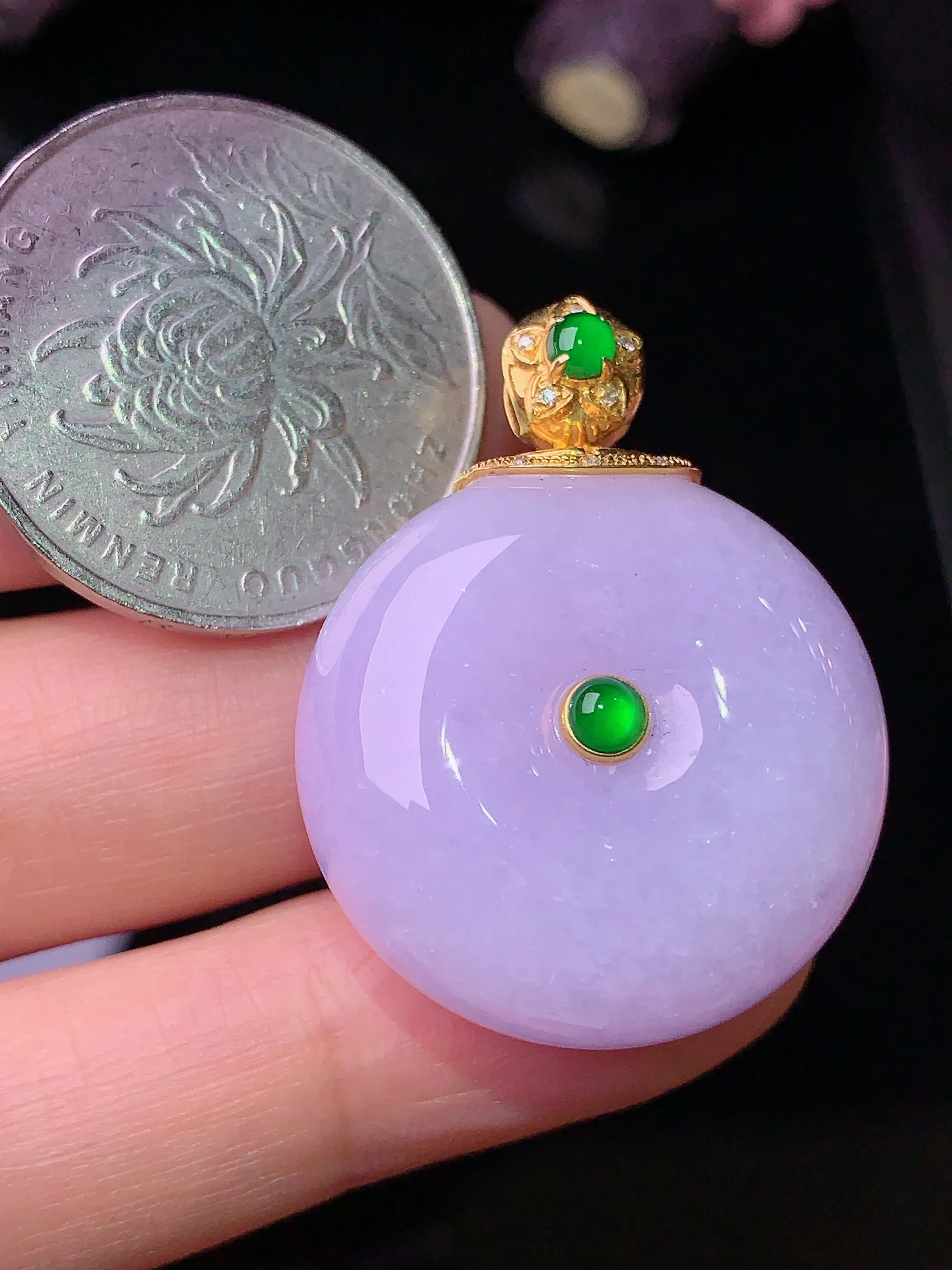 18k金钻镶嵌紫罗兰平安扣吊坠 玉质细腻 色泽艳丽 整体尺寸33.2*25.2*12.3