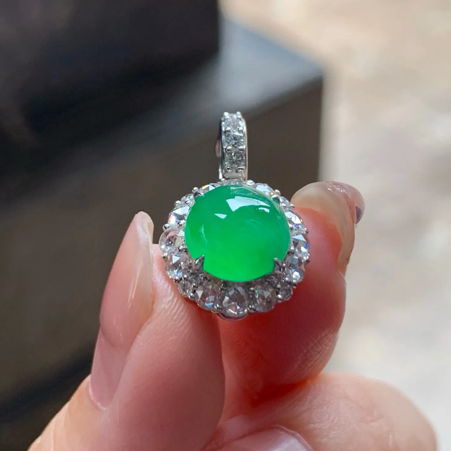 冰种满色蛋面挂坠
 小精品～