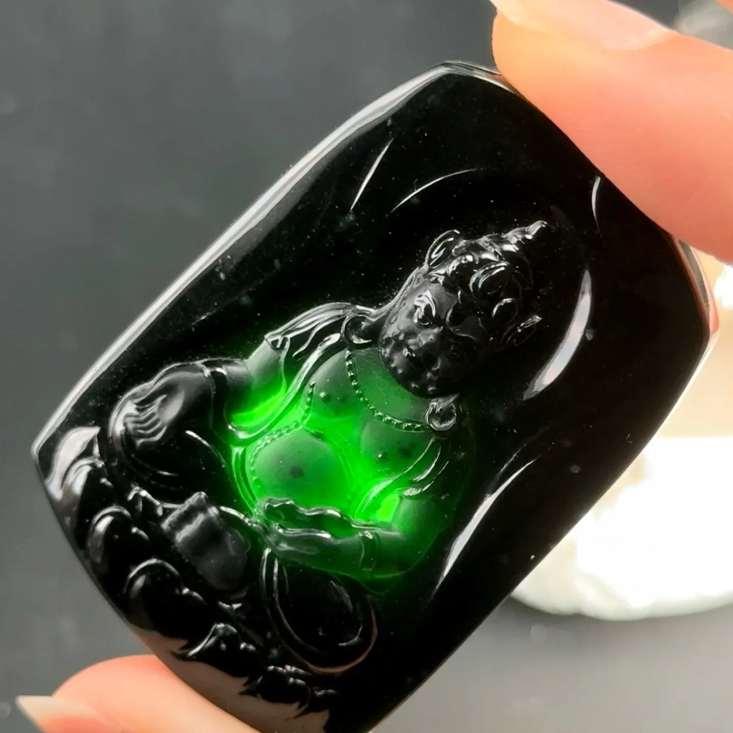 精品墨翠黄财神 种好色正 雕工精湛 打灯通透 黑度极好 尺寸53