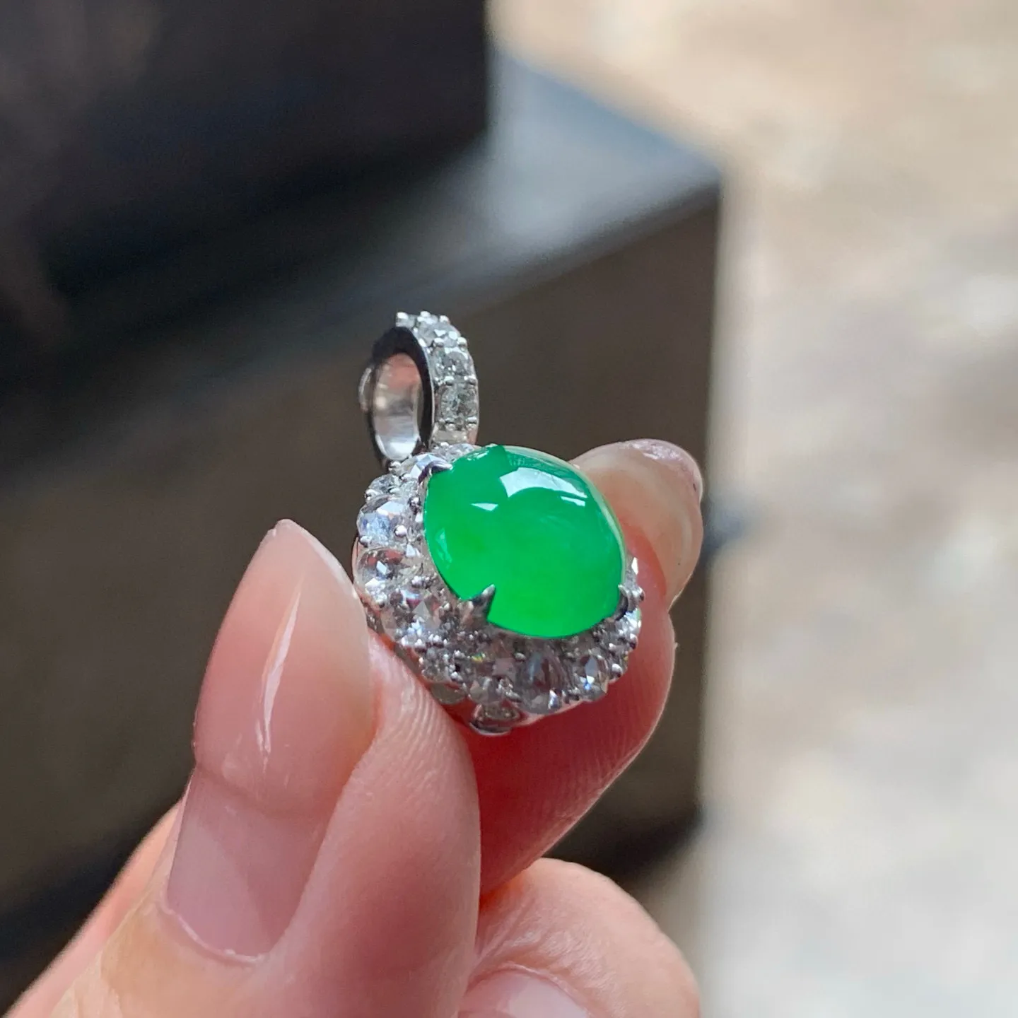 冰种满色蛋面挂坠
 小精品～