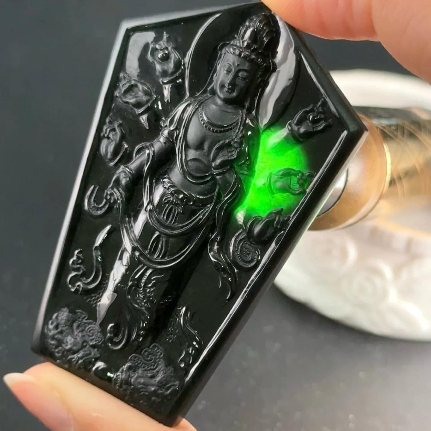 精品18k墨翠千手观音 种好色正 黑度极好 打灯通透 油性十足 尺寸65.4