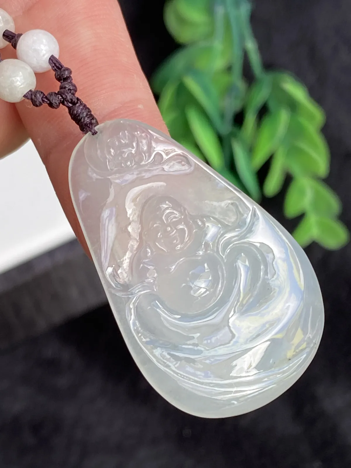 推荐【冰🧊佛公珠链款】带一条珠链和浓紫色福贝，水润冰透，超细腻，起光，老坑种，超柔滑，背面一条小纹，佩戴看不到，超值～～