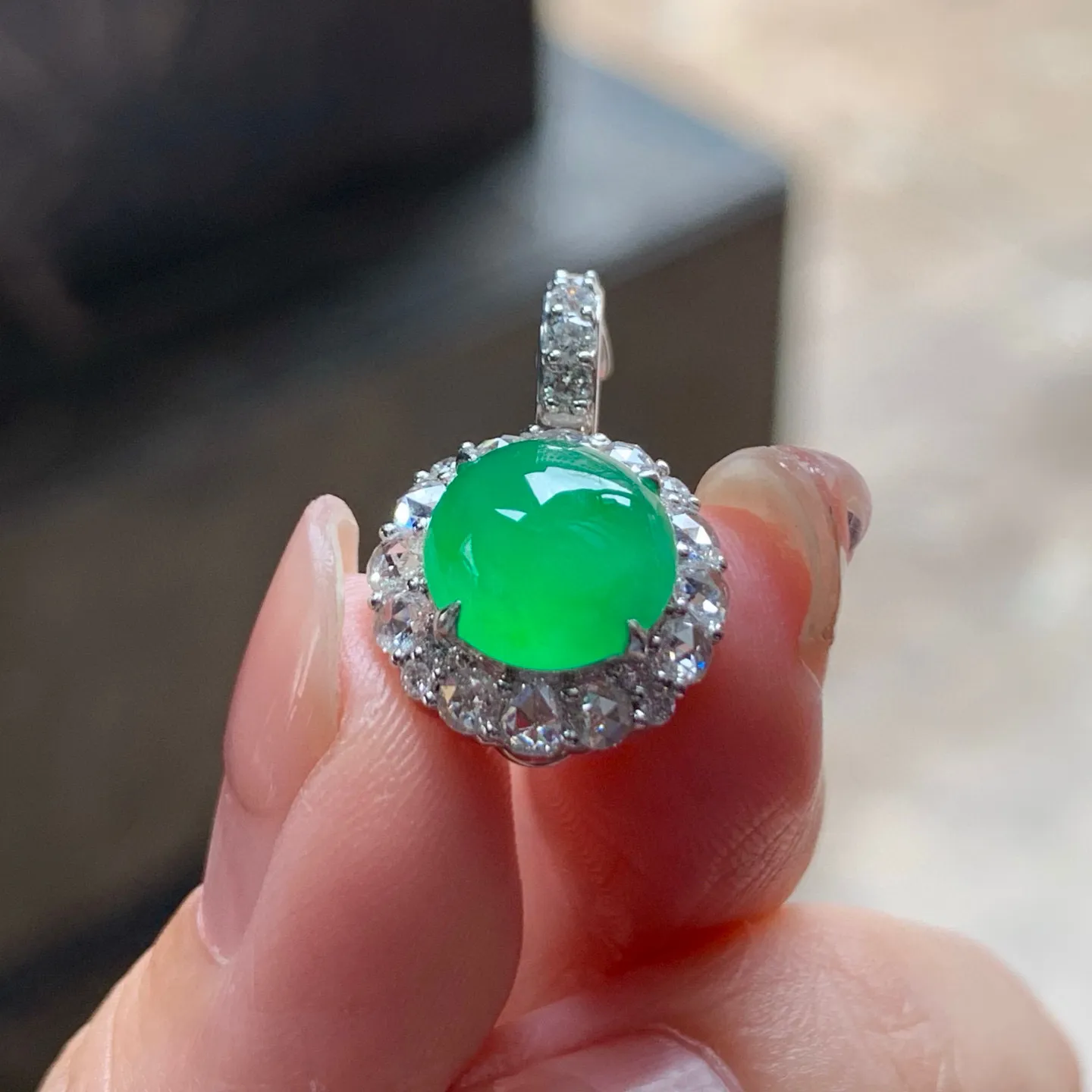 冰种满色蛋面挂坠
 小精品～
