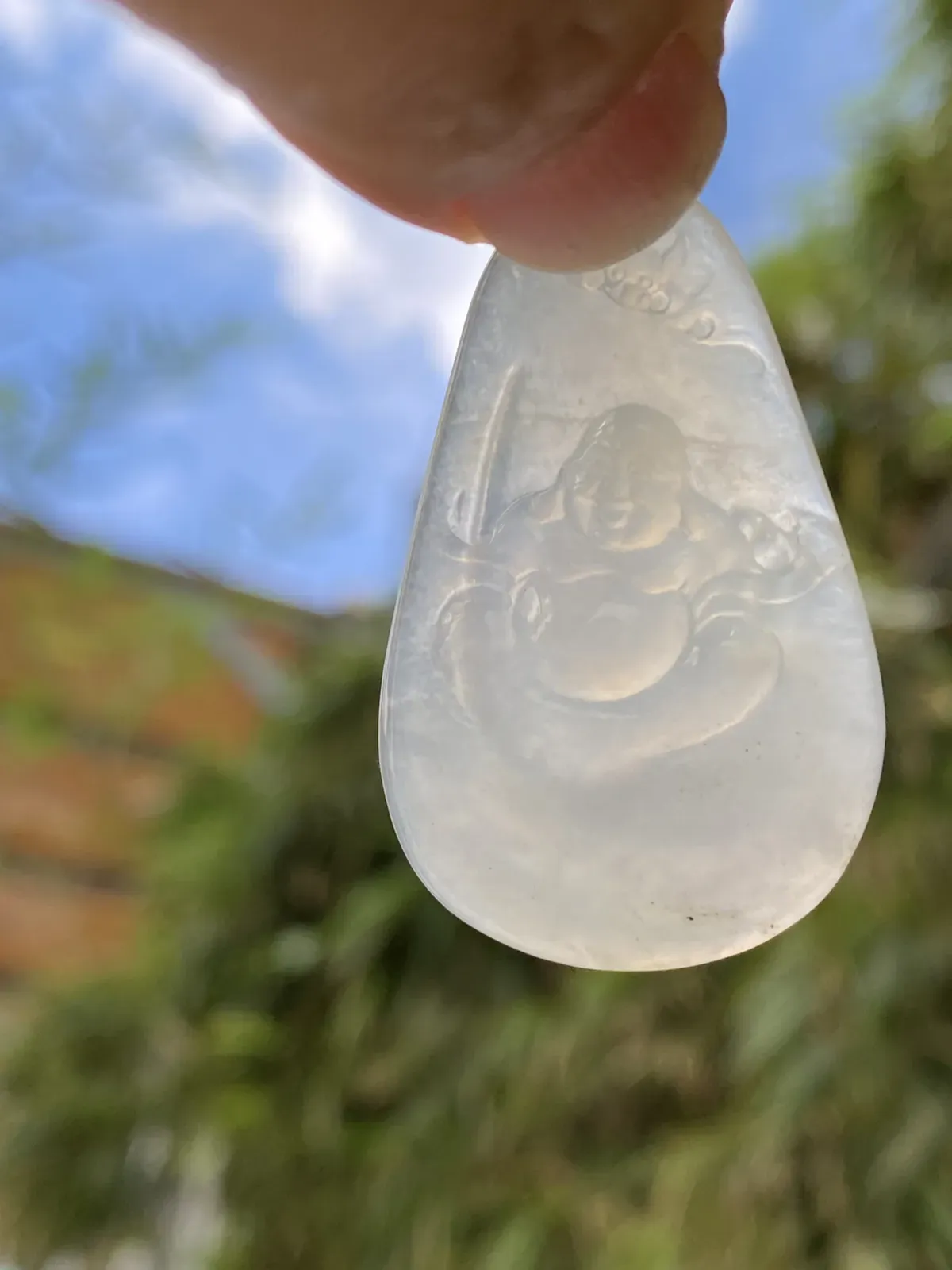推荐【冰🧊佛公珠链款】带一条珠链和浓紫色福贝，水润冰透，超细腻，起光，老坑种，超柔滑，背面一条小纹，佩戴看不到，超值～～
