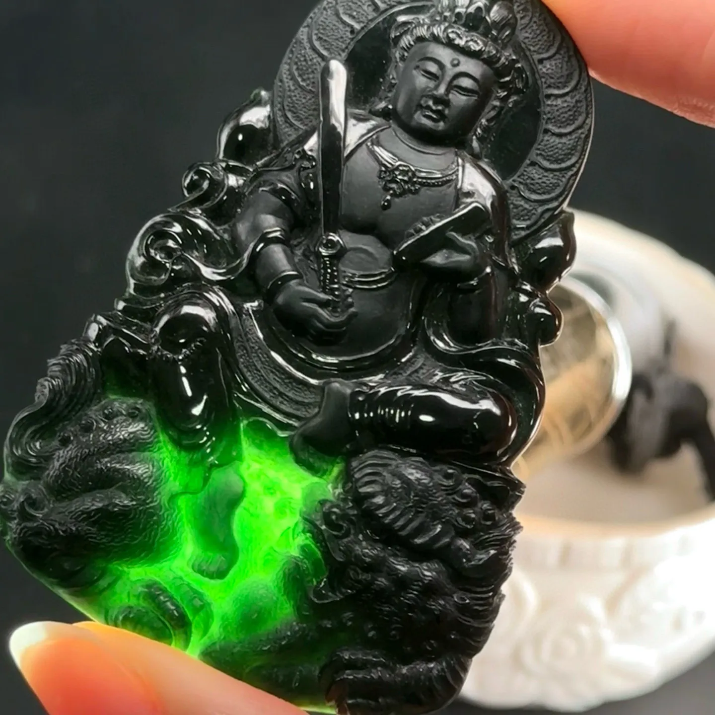 精品墨翠文殊菩萨 种好色正 黑度极好 打灯通透 油性十足 尺寸63.9