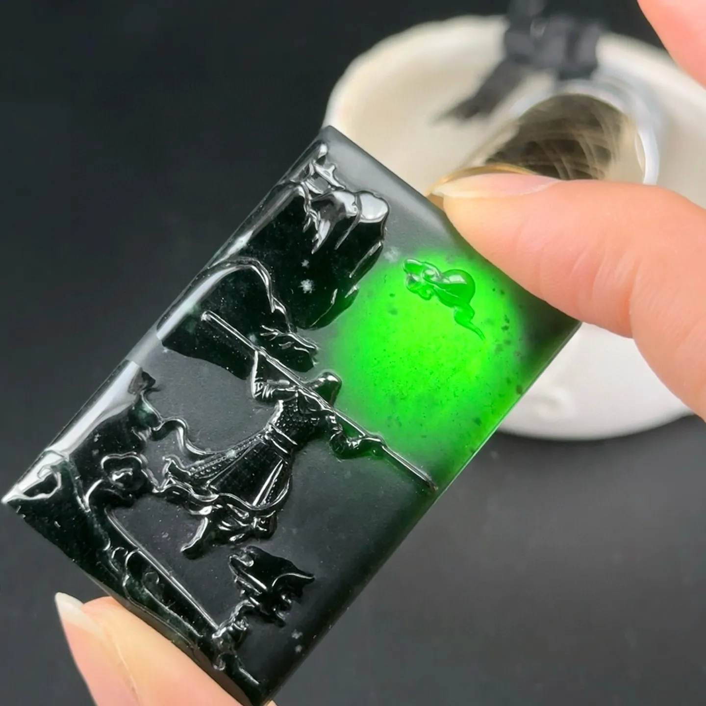 精品墨翠雪花棉挂件 大圣归来 种好色正 打灯通透 油性十足 尺寸48