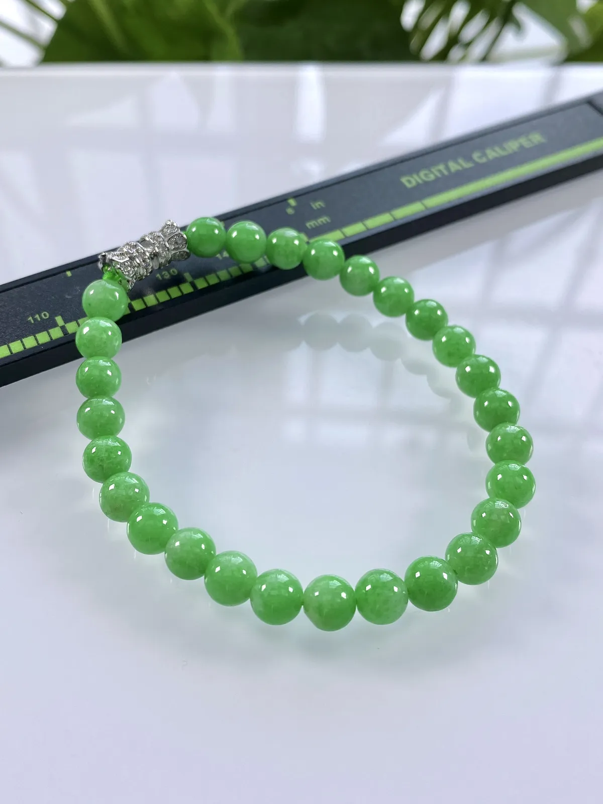缅甸天然翡翠A货，卡6.3冰润满绿阳绿圆珠手串手链，尺寸：6.3mm/27颗，长度175mm，重量：13.13g