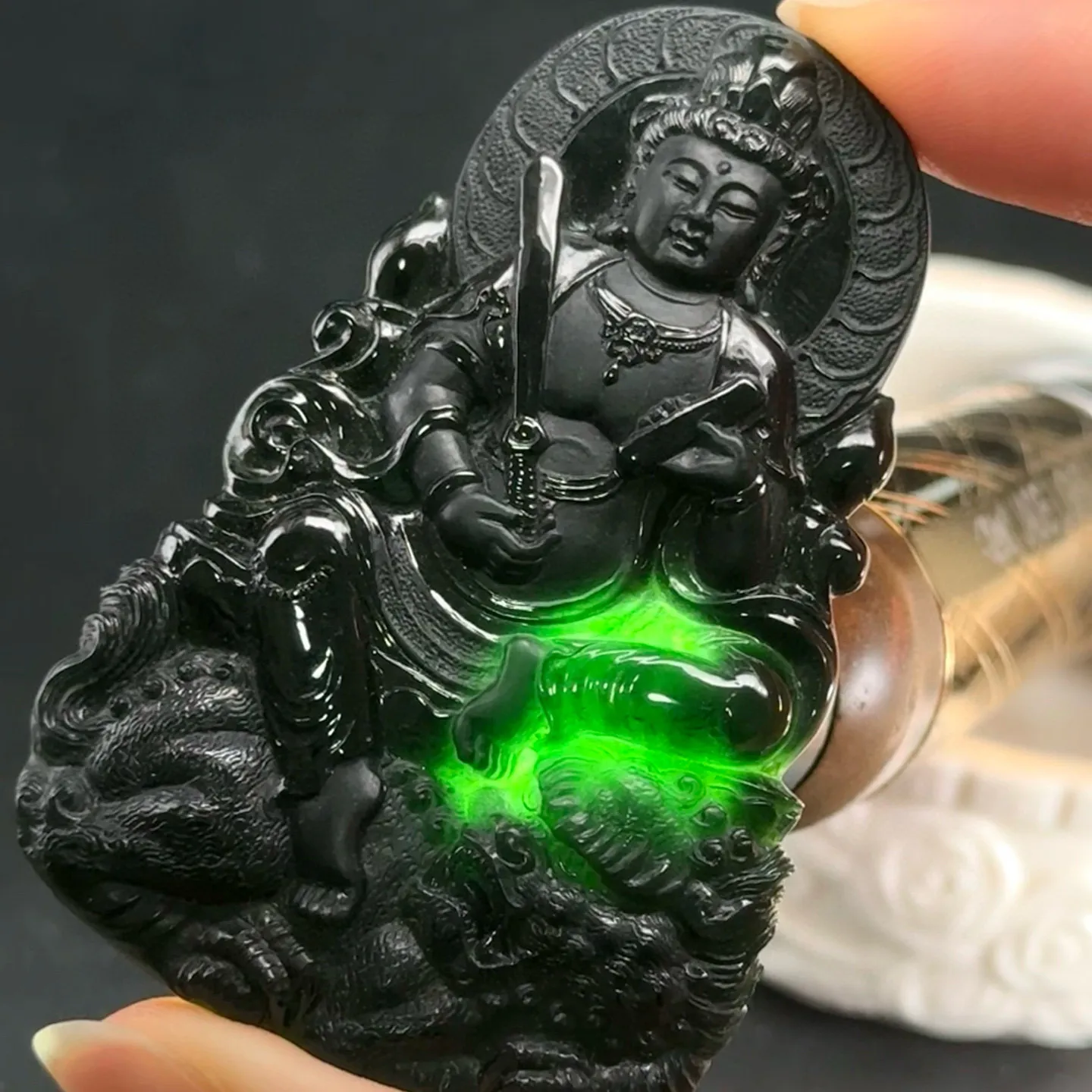 精品墨翠文殊菩萨 种好色正 黑度极好 打灯通透 油性十足 尺寸63.9