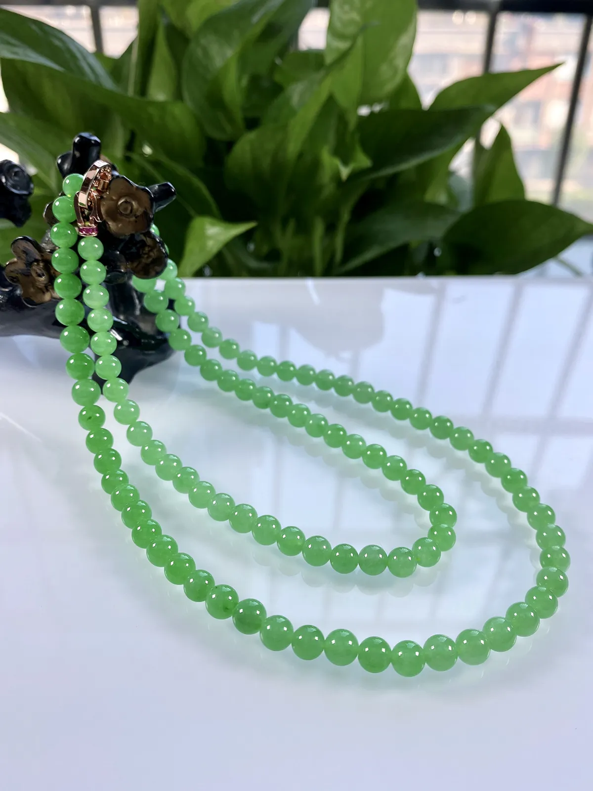 收藏级别，缅甸天然翡翠A货，卡6.8冰种起胶满绿阳绿塔珠圆珠项链手链，尺寸：大珠6.8mm～小珠5.8mm，共108颗，长度660mm，重量：44.19g