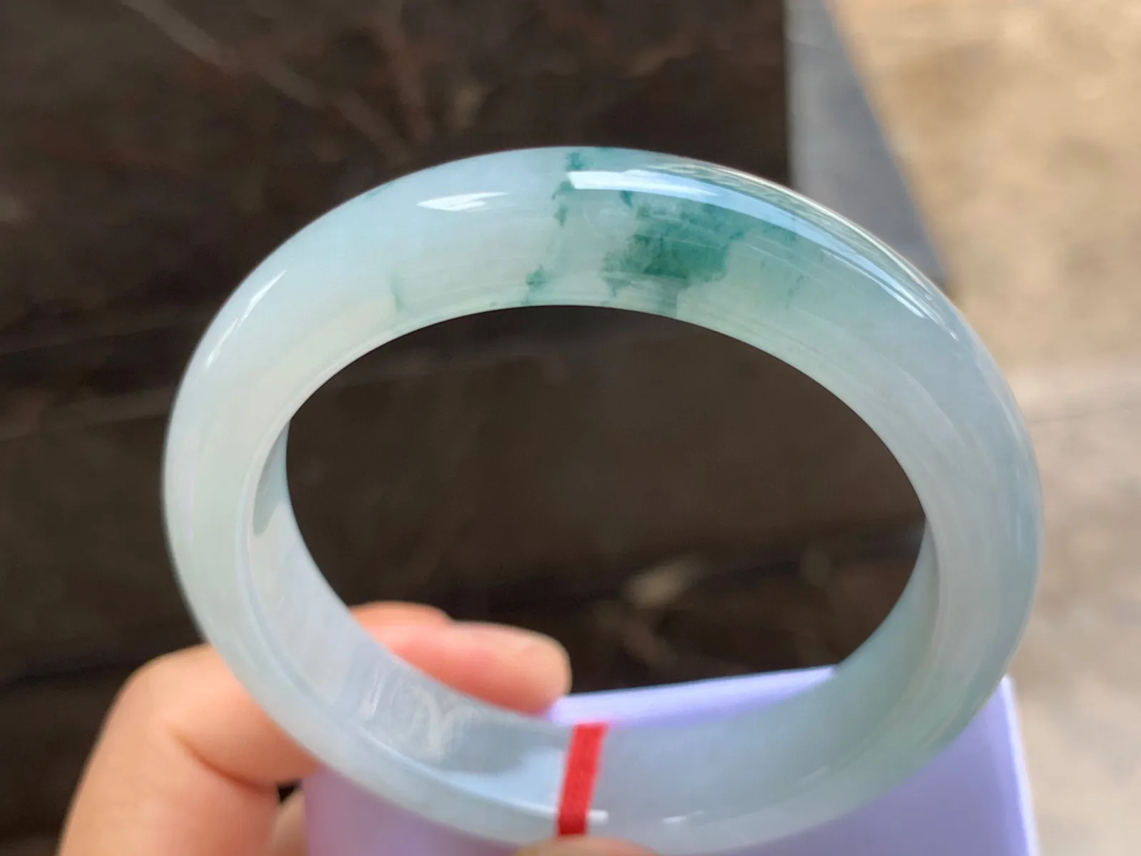 57-12.5-8.5mm
飘花手镯 底子细腻 花色漂亮