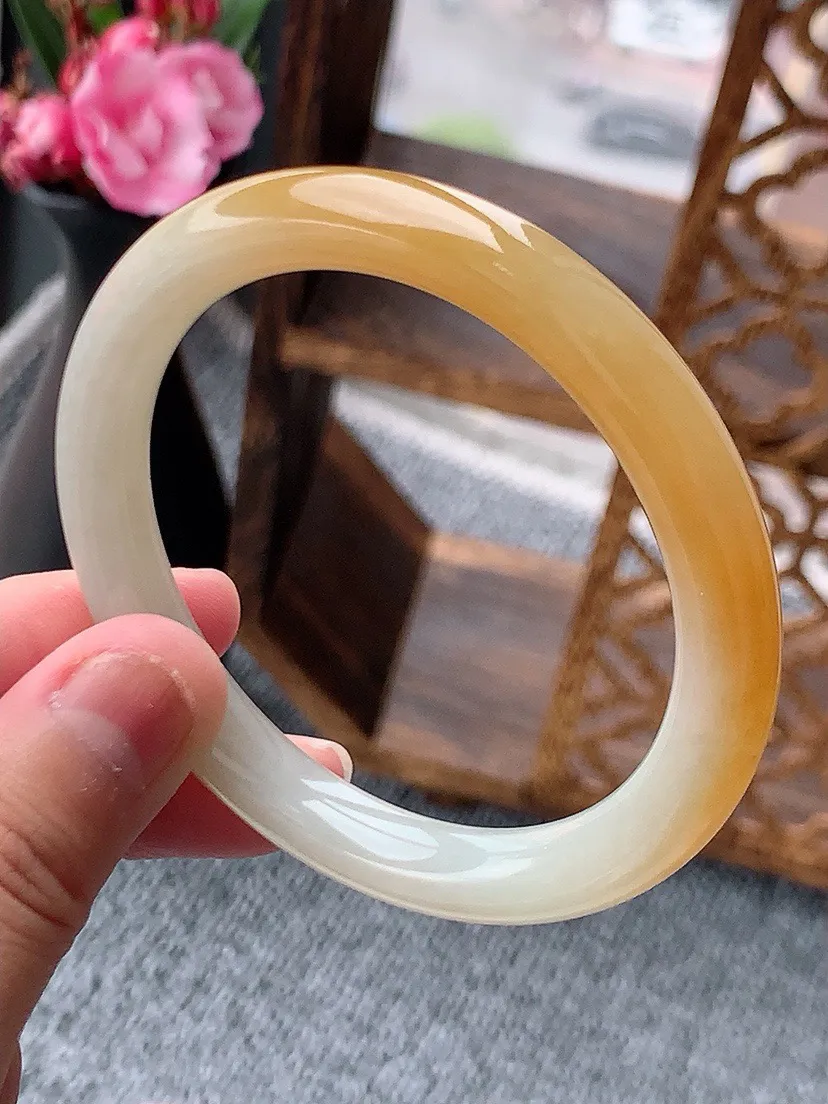 a货翡翠老坑飘黄翡圆条手镯53-54圈口 尺寸53.6×8.2mm 重量36.10g 0606