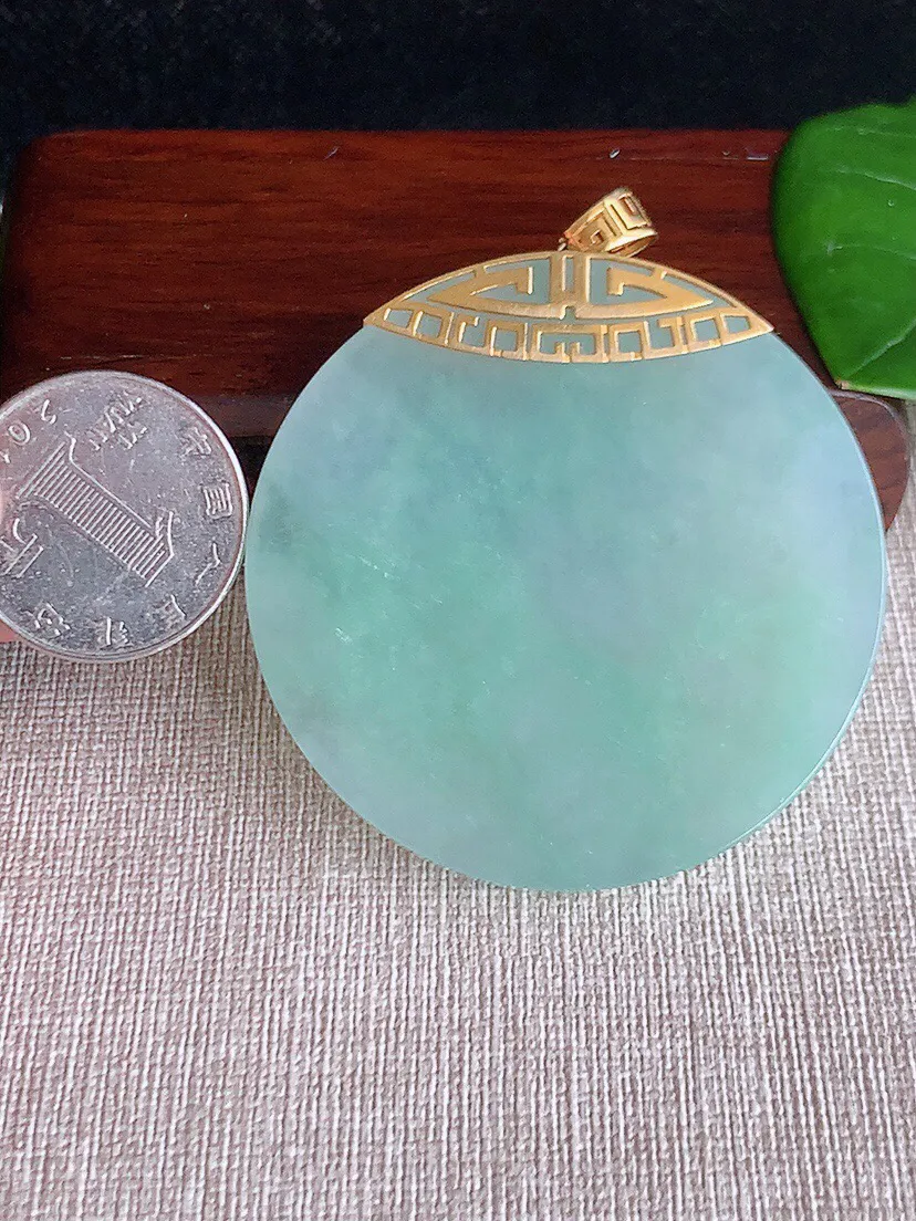 a货翡翠老坑冰种18K金镶嵌晴绿无事牌吊坠 尺寸54×6mm 重量49.20g 0608