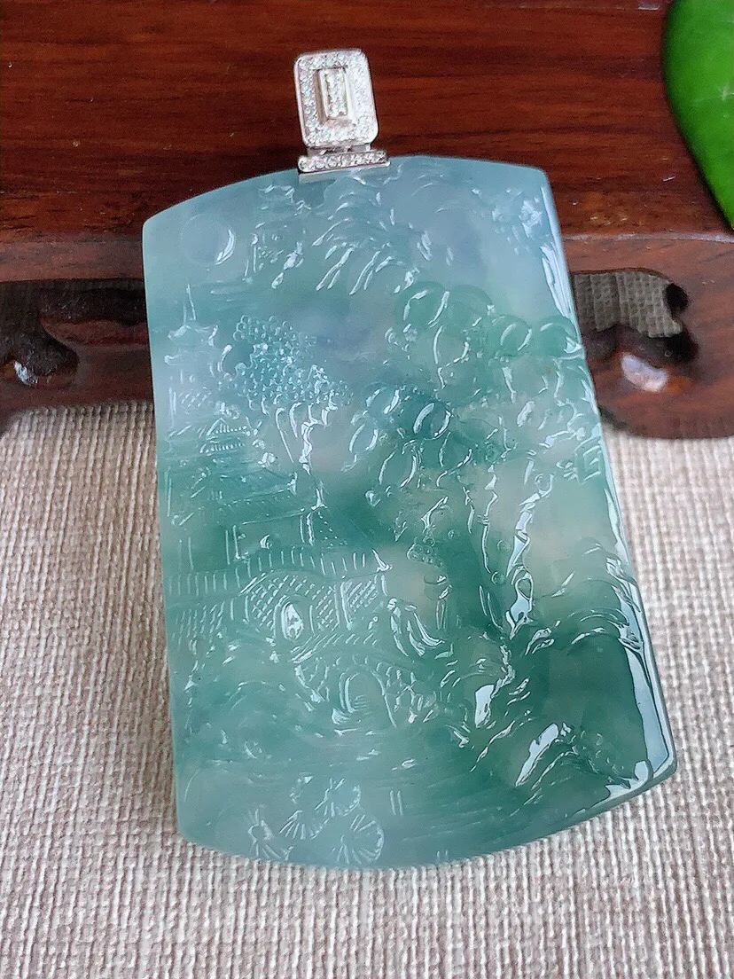 a货翡翠老坑冰种18K金伴钻镶嵌飘花意境山水牌吊坠 尺寸66.3×56.6×37.5×5.3mm 重量30.90g 0608