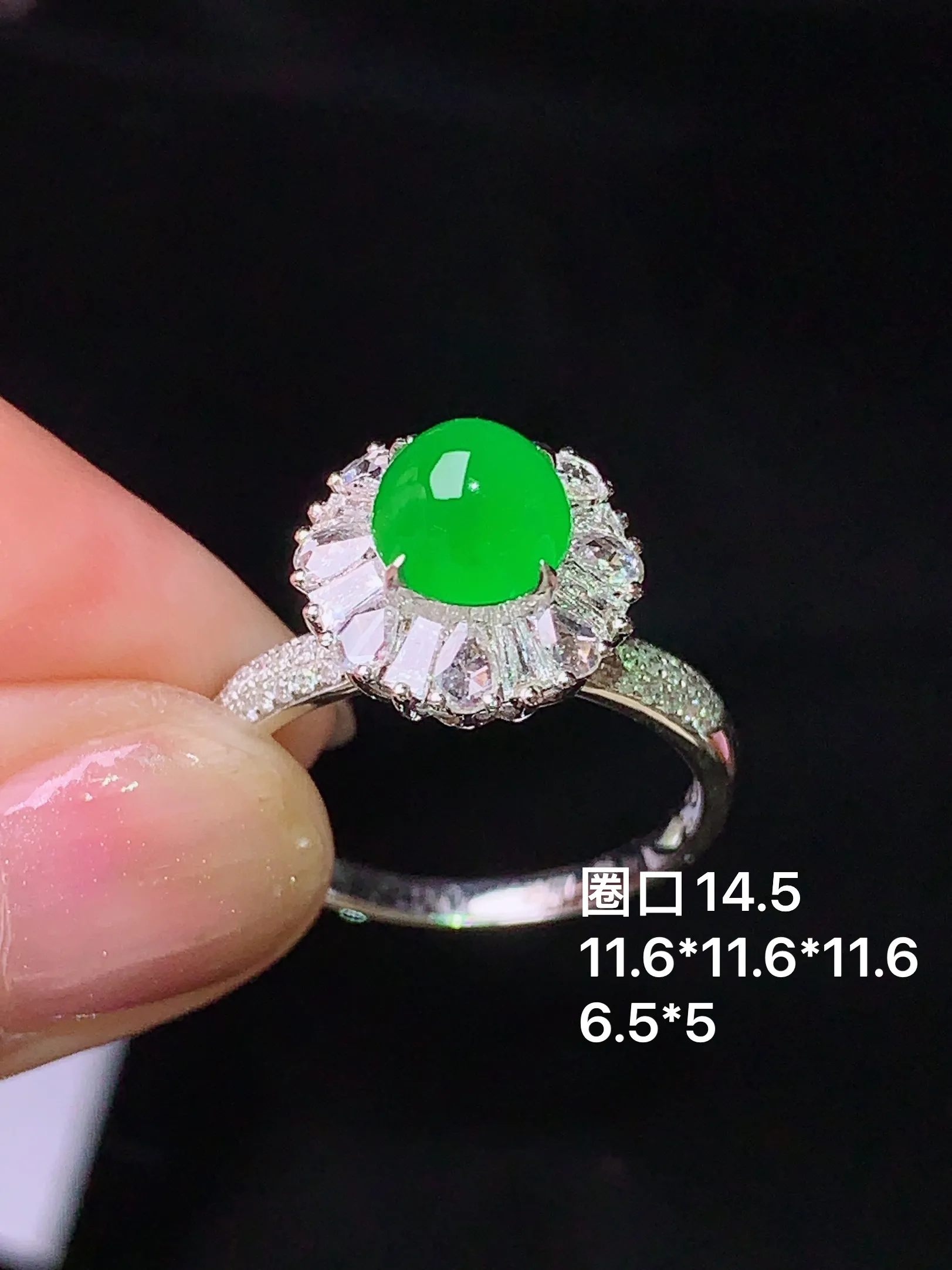 18k金钻镶嵌紫罗兰蛋面戒指 玉质细腻 色泽艳丽 圈14.5 整体尺寸11.6*11.6*11.6