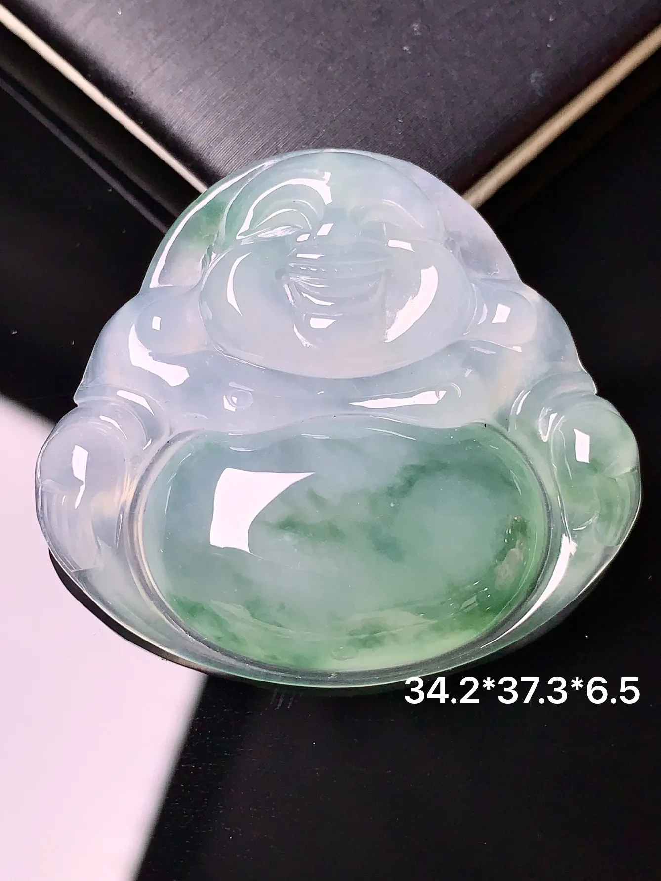 飘绿佛公吊坠 玉质细腻 色泽艳丽 整体尺寸34.2*37.3*6.5