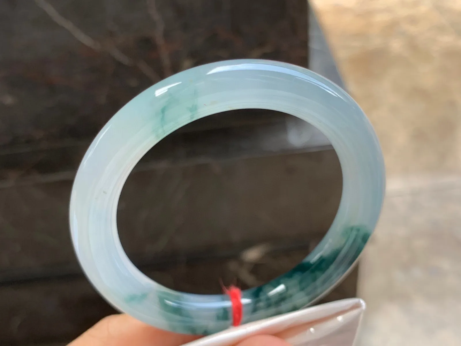 57-10mm
飘花圆条手镯 底子细腻 花色浓郁