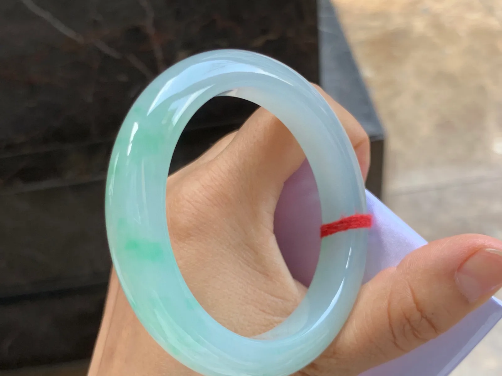 55-11-9mm
带色手镯 底子细腻 水润清新