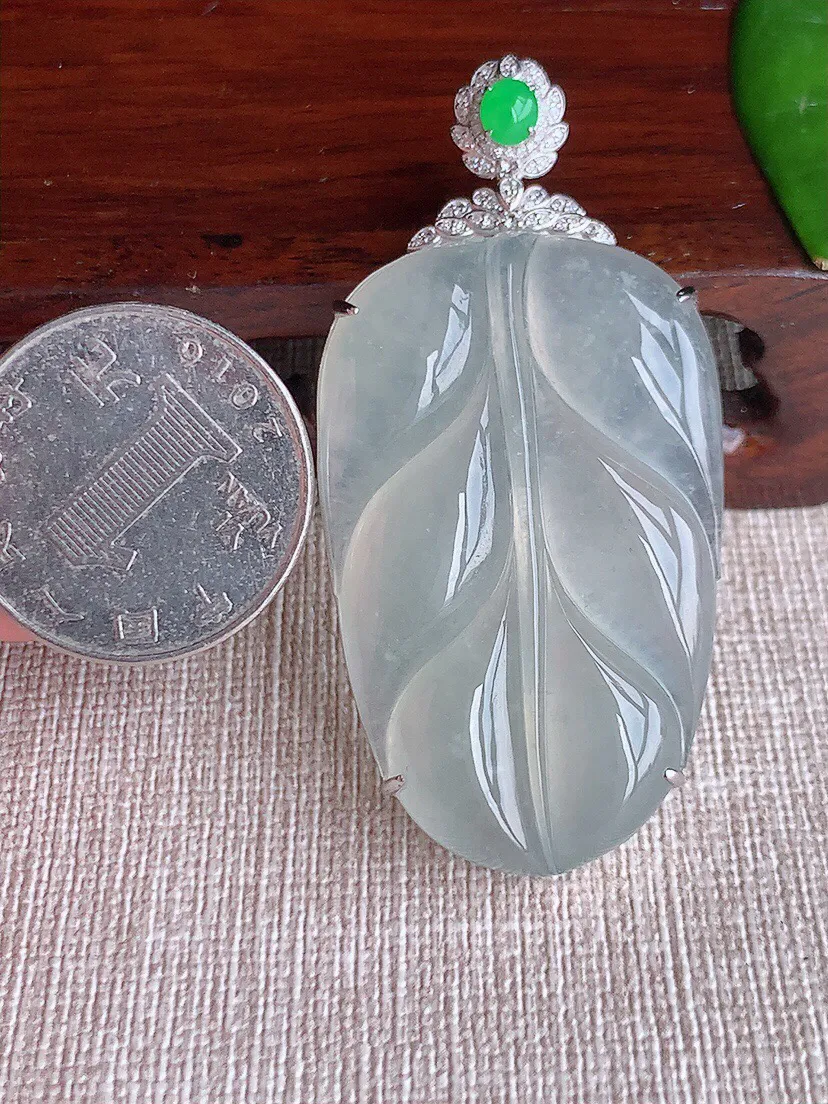 a货翡翠老坑冰种18K金伴钻镶嵌晴水大叶子金枝玉叶吊坠 尺寸57×43.3×27.7×10mm 重量18.63g 0608