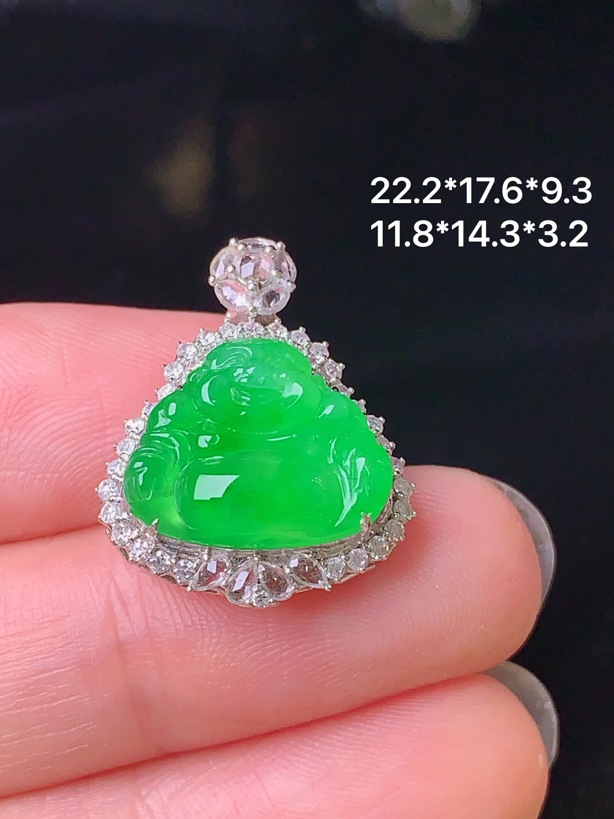 18k金钻（白蓝宝）镶嵌翠绿佛公吊坠 玉质细腻 色泽艳丽 整体尺寸22.2*17.6*9.3
