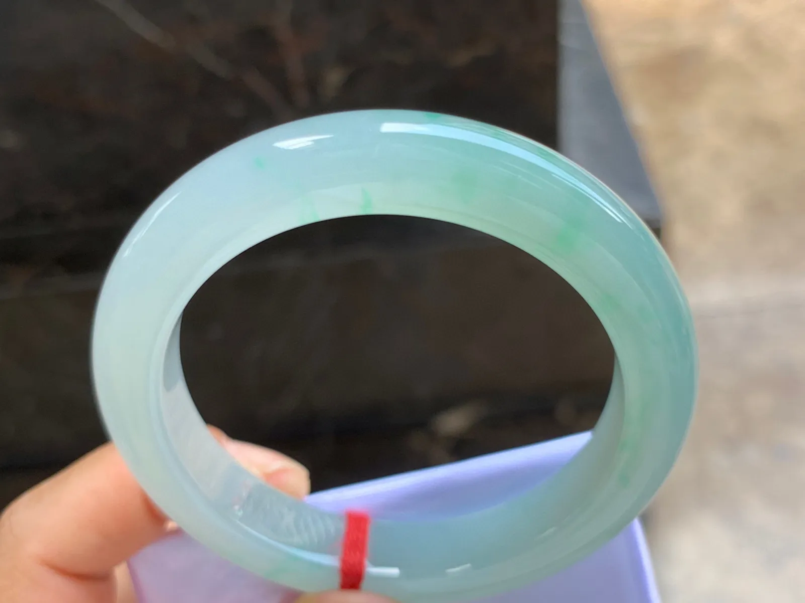 55-11-9mm
带色手镯 底子细腻 水润清新