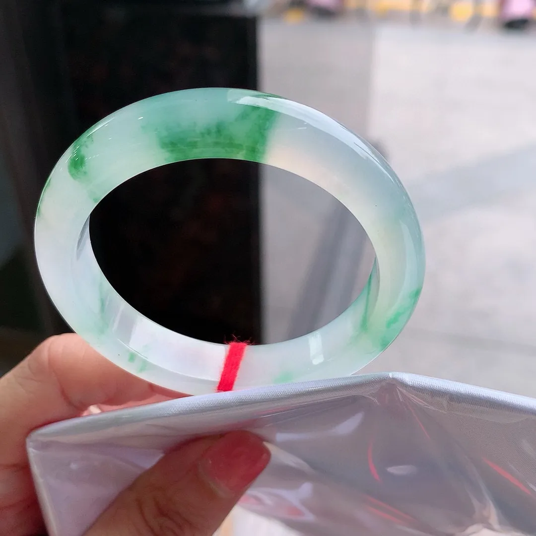 正圈冰玻飘花 微纹不明显 尺寸:50.3/11/8.2  不介意纹的️捡漏 ️️
