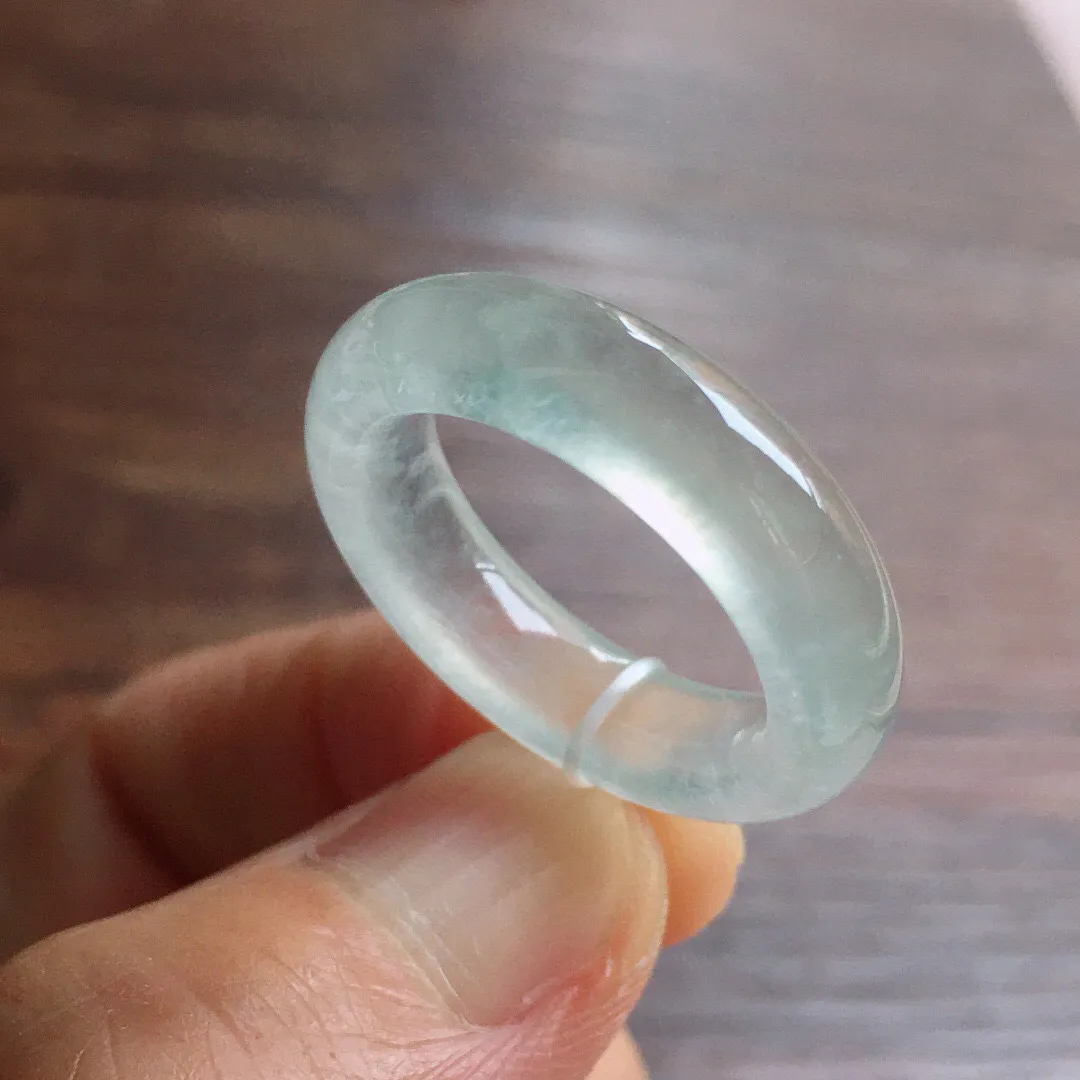 超冰种戒圈，指环，冰润通透，玉质细腻，种水足，圈口15整体尺寸6*4.2