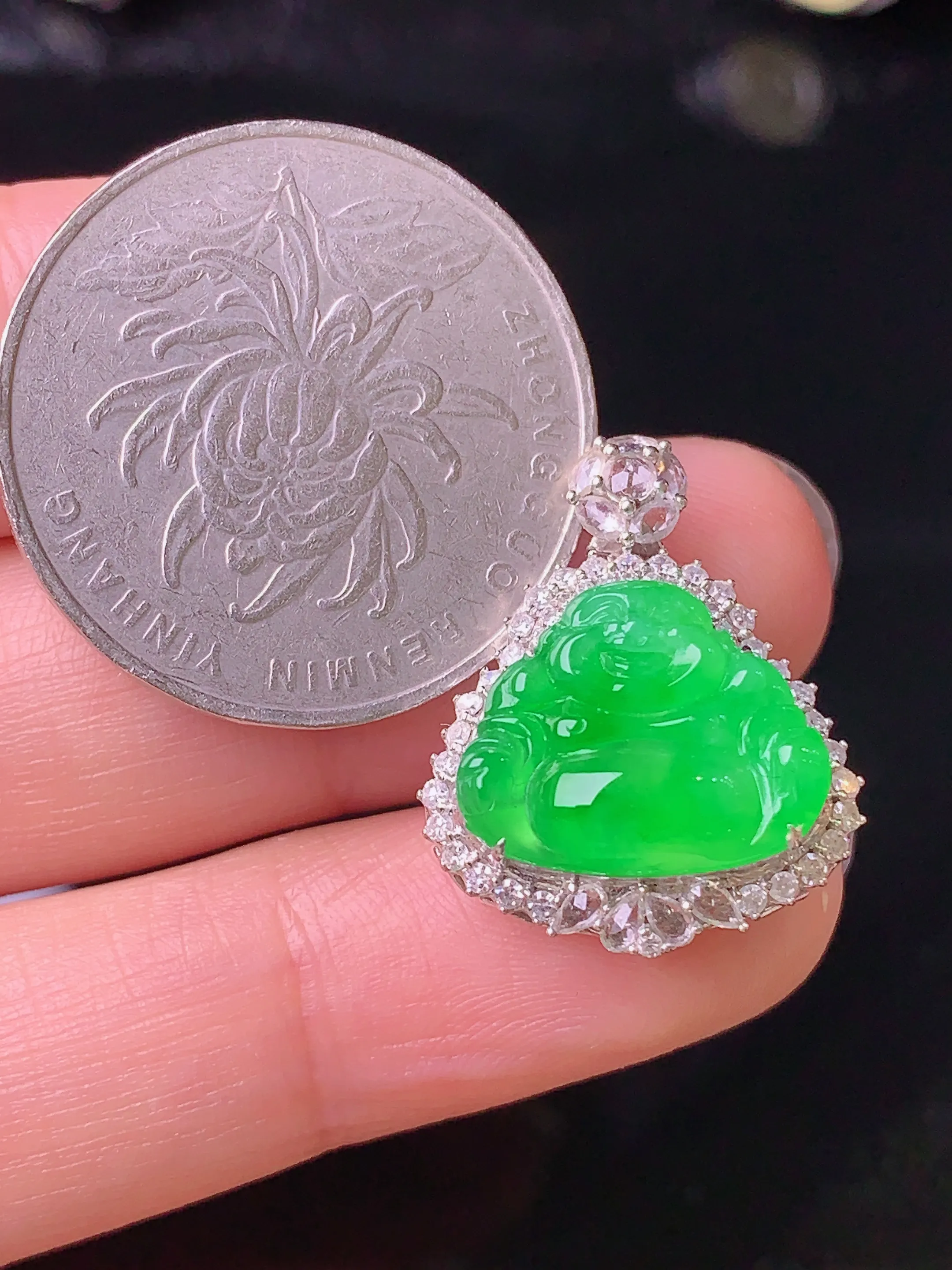 18k金钻（白蓝宝）镶嵌翠绿佛公吊坠 玉质细腻 色泽艳丽 整体尺寸22.2*17.6*9.3