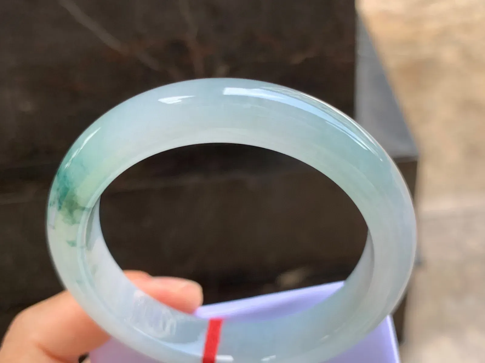 57-12.5-8.5mm
飘花手镯 底子细腻 花色漂亮
