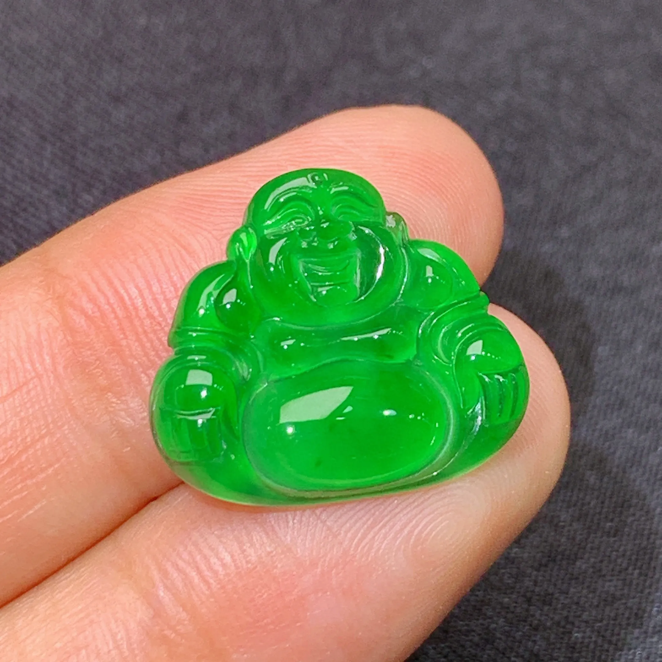 冰阳绿笑佛，镶嵌佳品，冰润色阳，玉质细腻，种水足，整体尺寸15.5*17.9*2.7