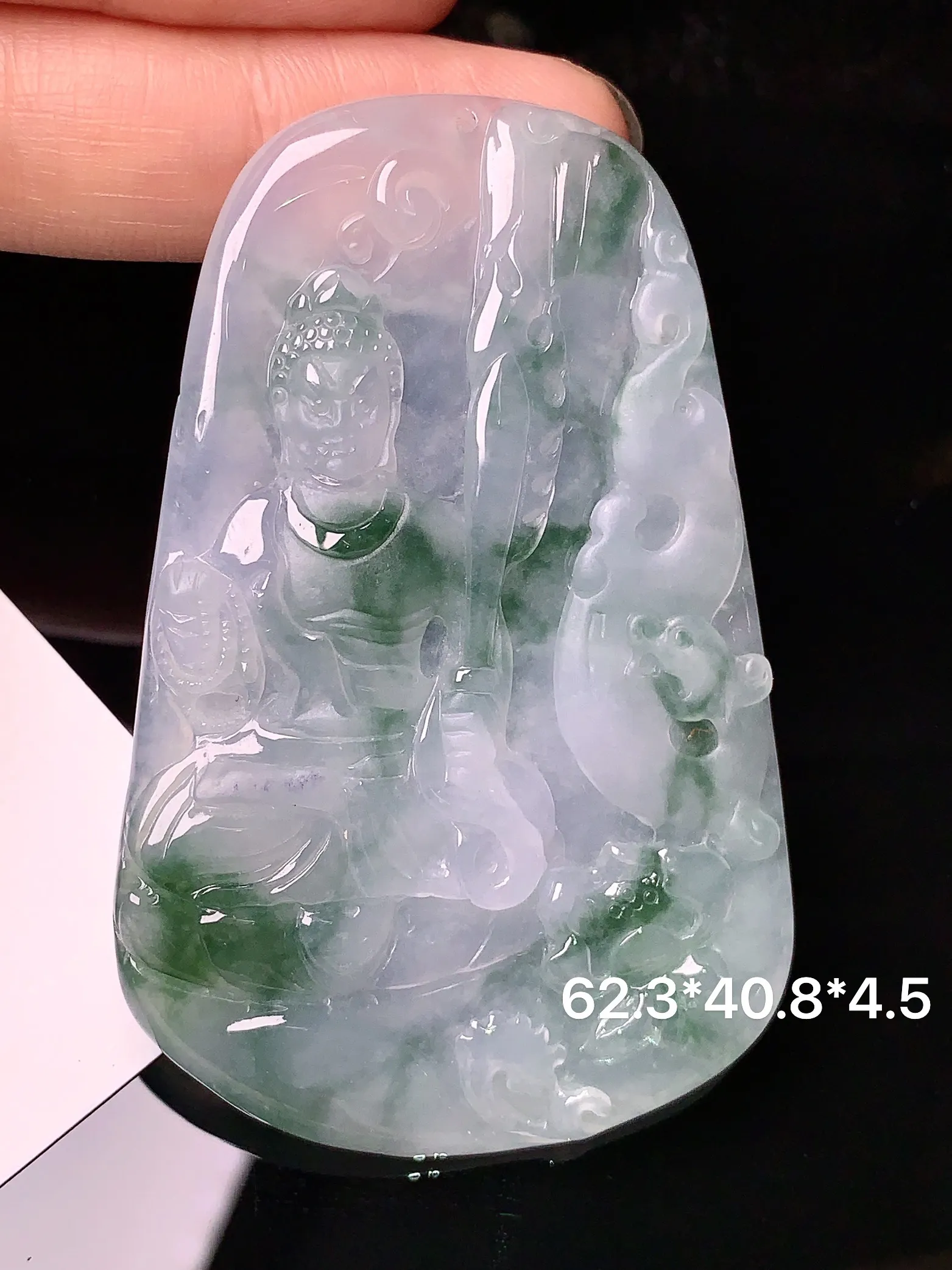 飘绿不动冥王吊坠 玉质细腻 色泽艳丽 整体尺寸62.3*40.8*4.5