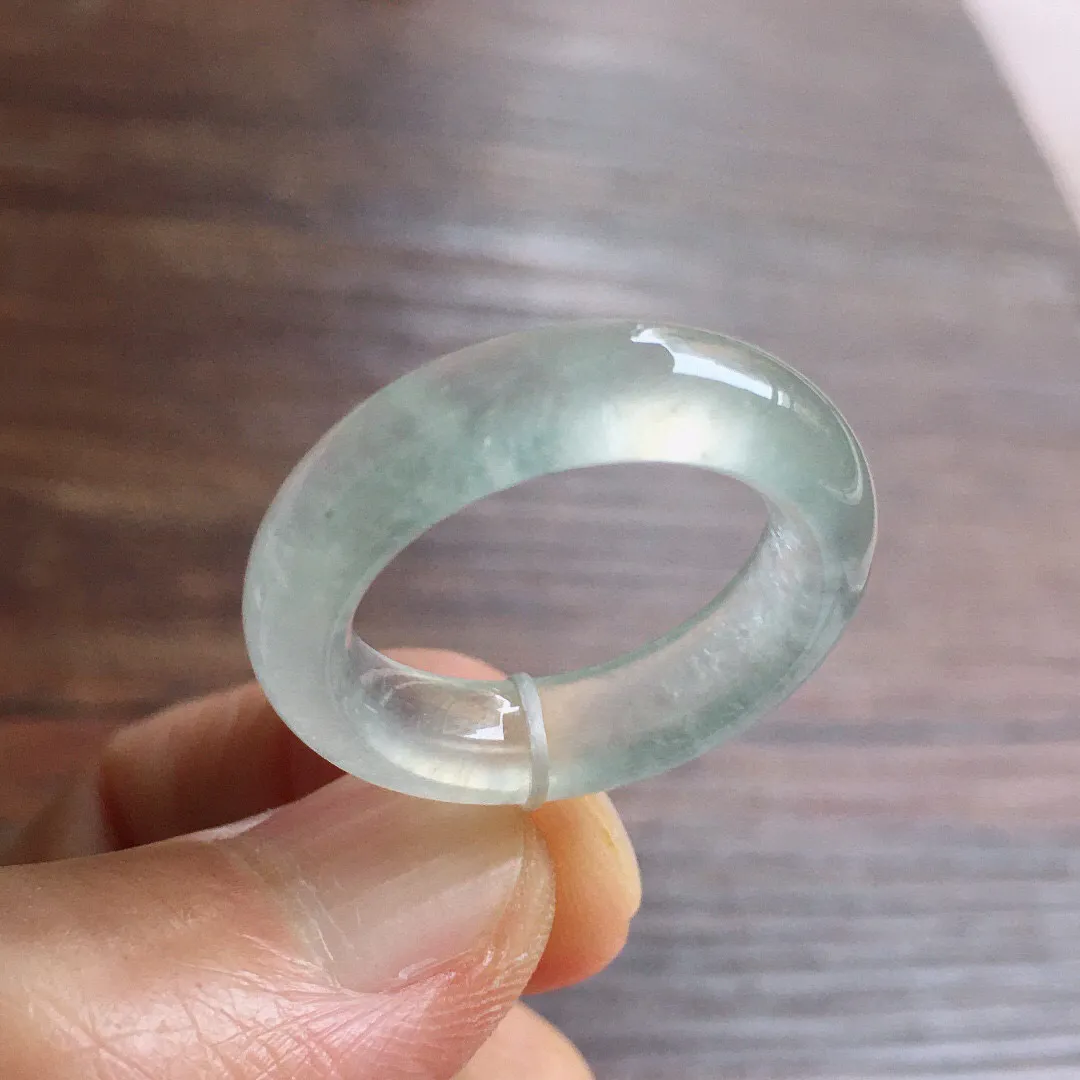 超冰种戒圈，指环，冰润通透，玉质细腻，种水足，圈口15整体尺寸6*4.2