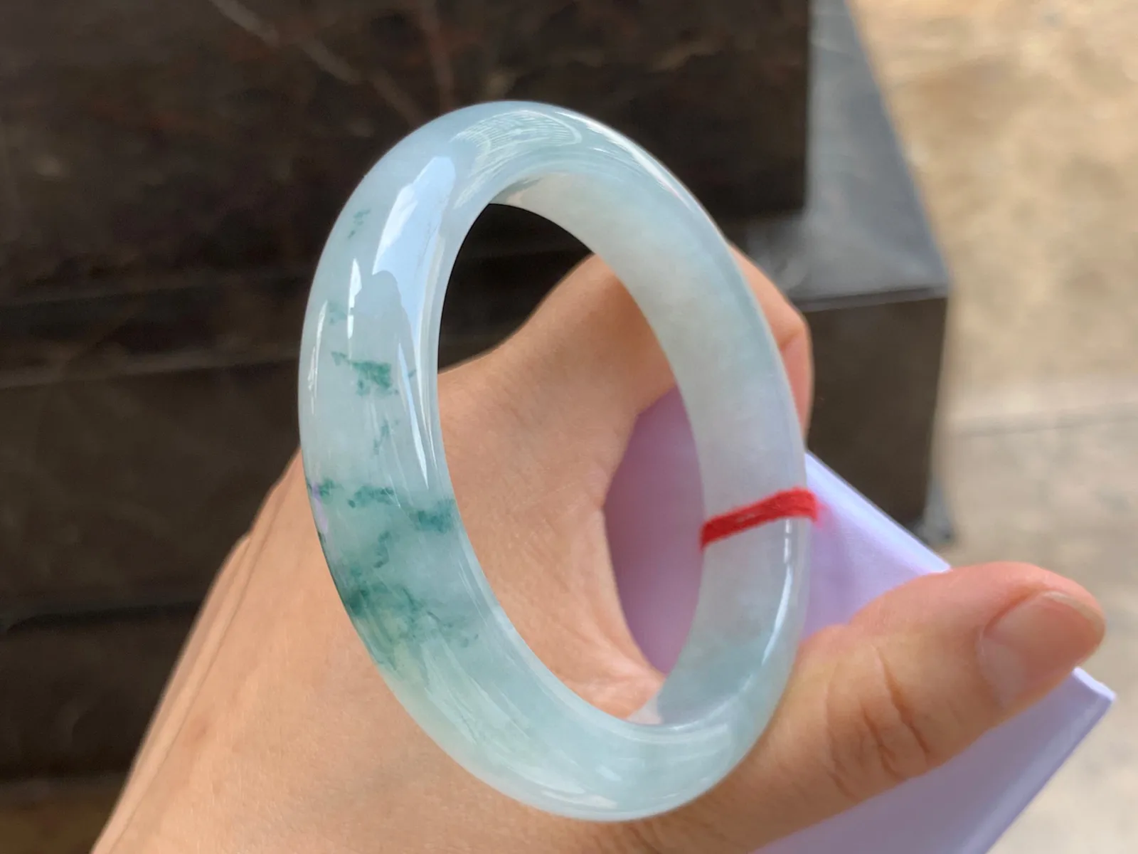 57-12.5-8.5mm
飘花手镯 底子细腻 花色漂亮