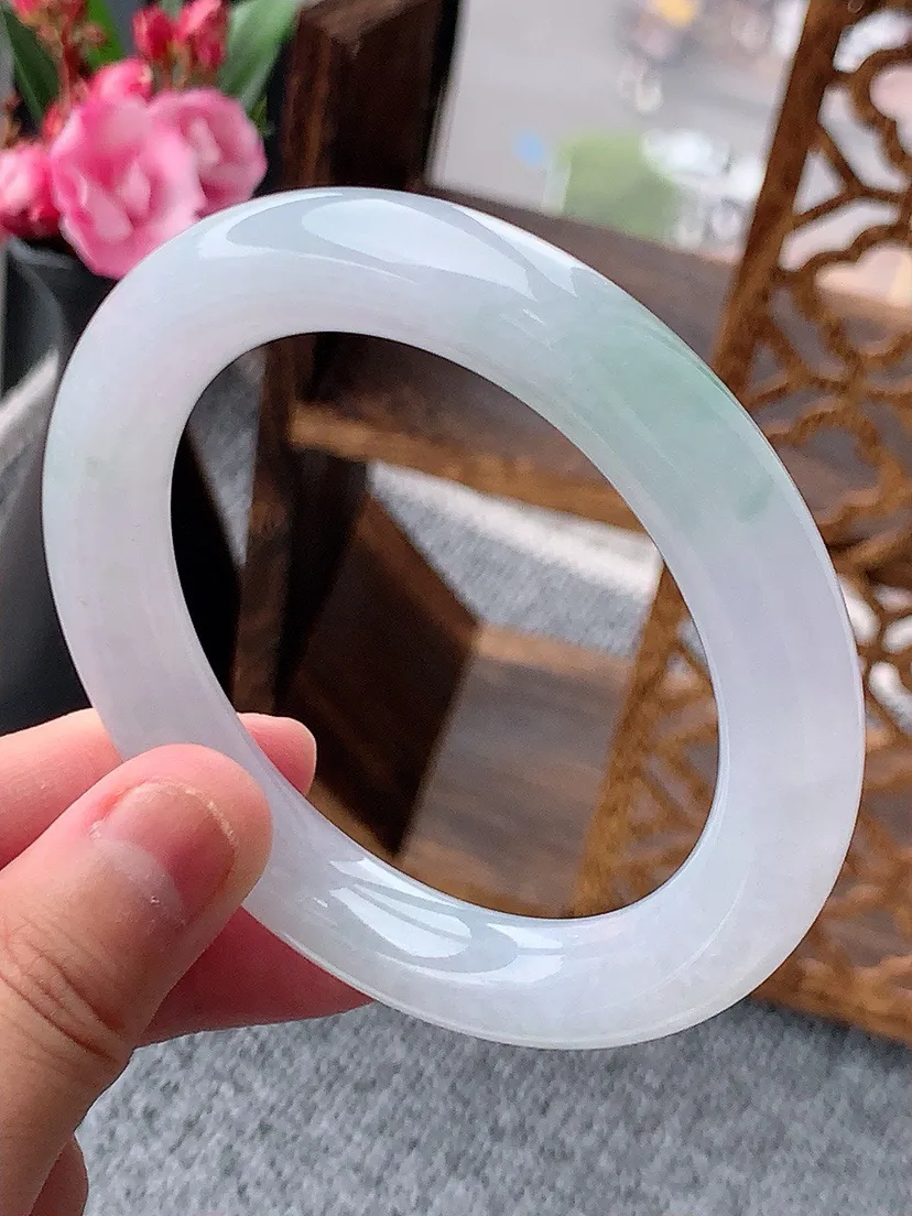 a货翡翠老坑飘绿圆条手镯57-58圈口尺寸57×10.8mm 重量70.49g 0606