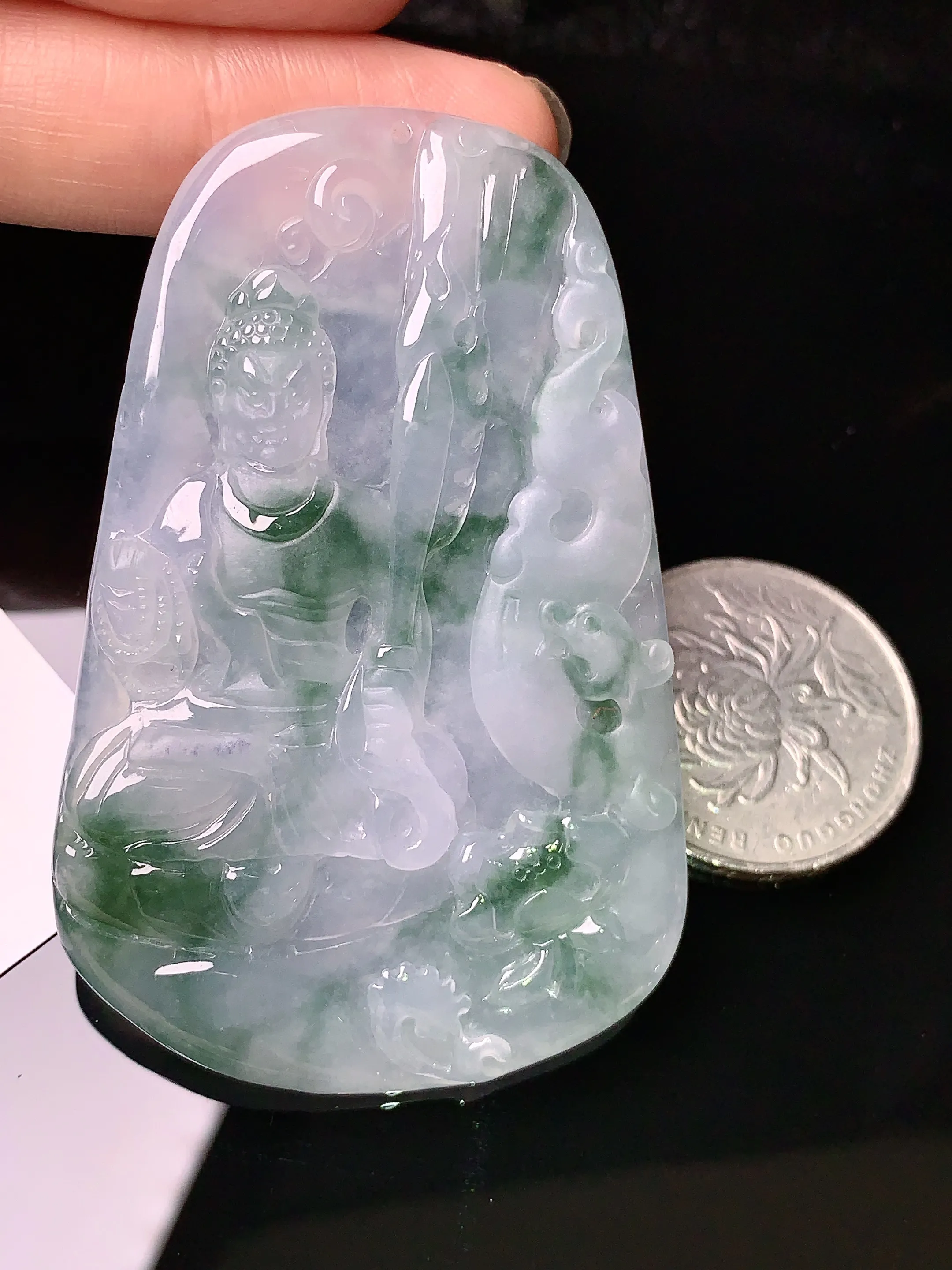 飘绿不动冥王吊坠 玉质细腻 色泽艳丽 整体尺寸62.3*40.8*4.5