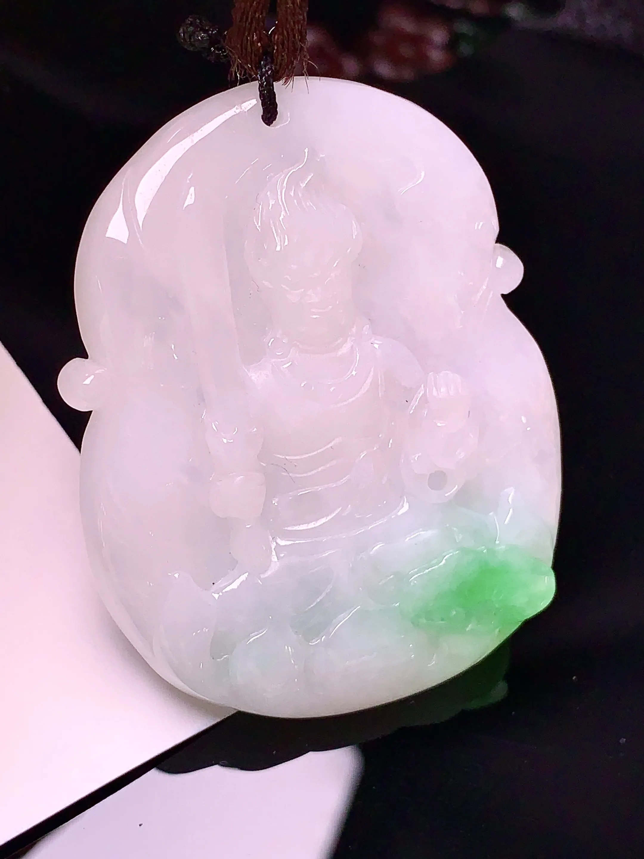 飘绿不动冥王吊坠 玉质细腻 色泽艳丽 整体尺寸46.8*37*5.2