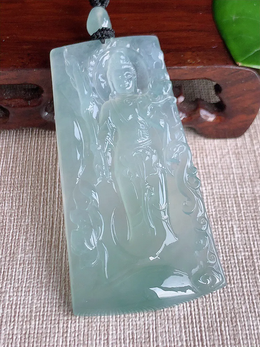 a货翡翠老坑冰种晴水虚空藏菩萨吊坠 尺寸64.3×33×6mm 重量33.48g 0608