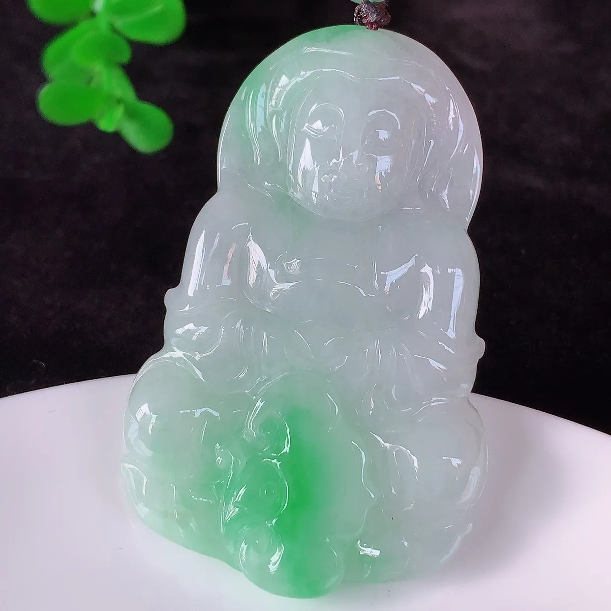 自然光实拍，冰糯种飘阳绿翡翠观音吊坠，赐福翡翠观音，翠色迷人 观音面相端庄，佩戴时尚出众！#46.7