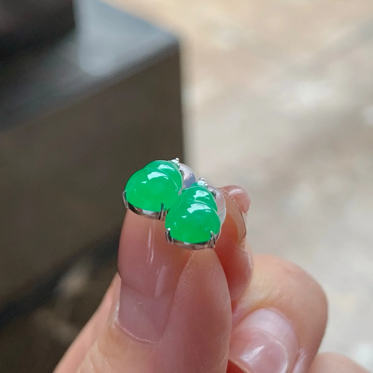 满色葫芦耳钉
真金镶嵌 精致