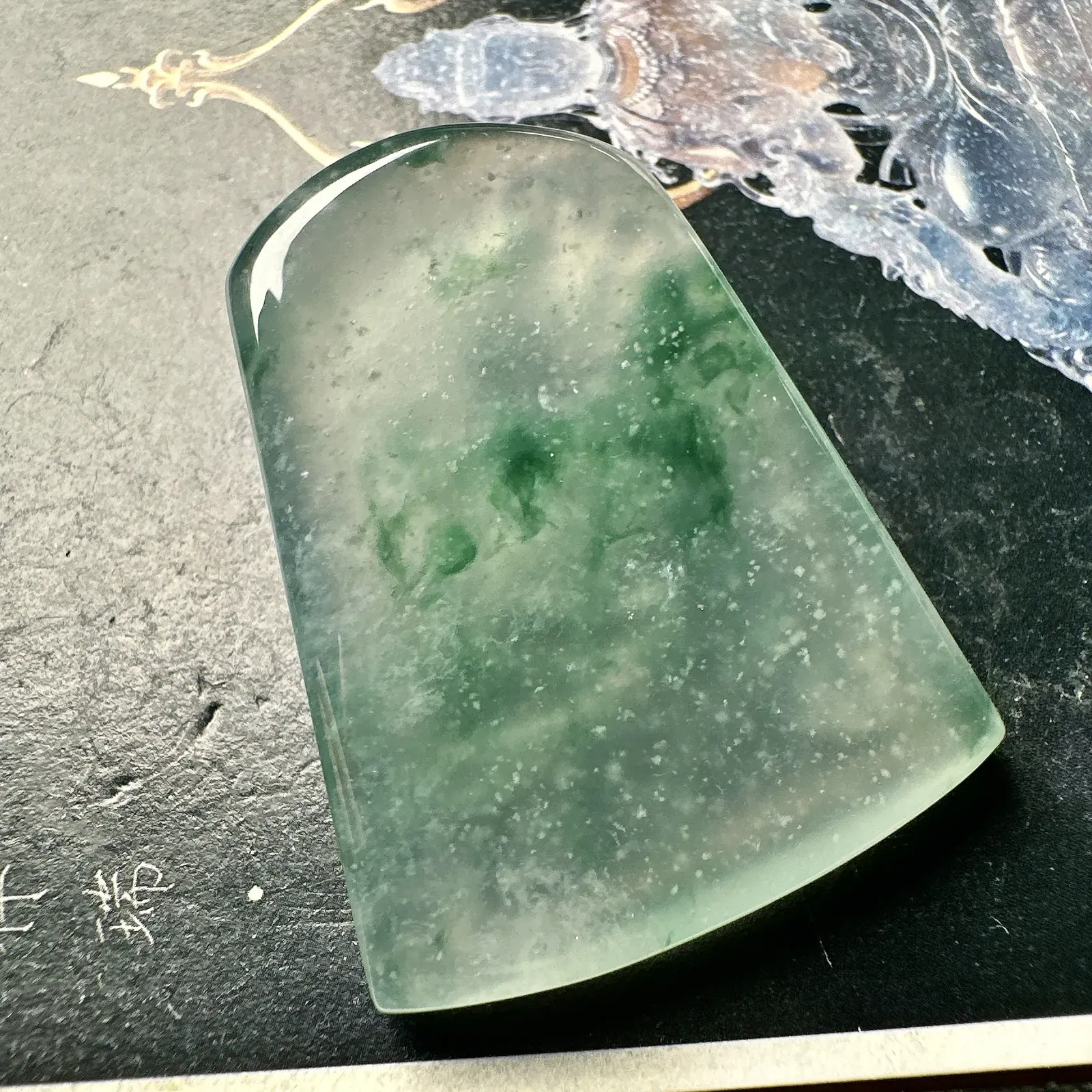 【冰种飘花山水】莫西沙老坑料，种地很不错，冰感十足，通透度好，画面感强烈，稀有的好山水