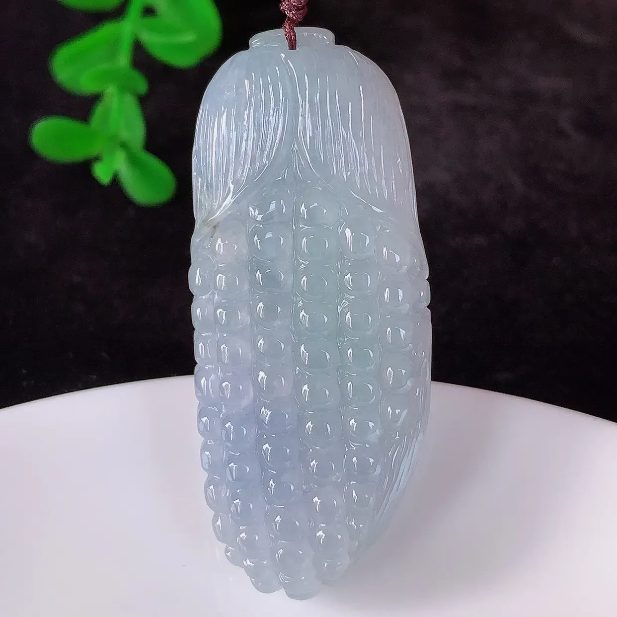 自然光实拍 冰润冰糯种春彩翡翠多子多福吊坠，种老水足，翠色灵动，寓意美好，佩戴时尚出众！#41.7