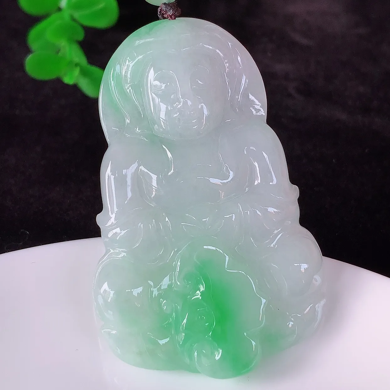 自然光实拍，冰糯种飘阳绿翡翠观音吊坠，赐福翡翠观音，翠色迷人 观音面相端庄，佩戴时尚出众！#46.7