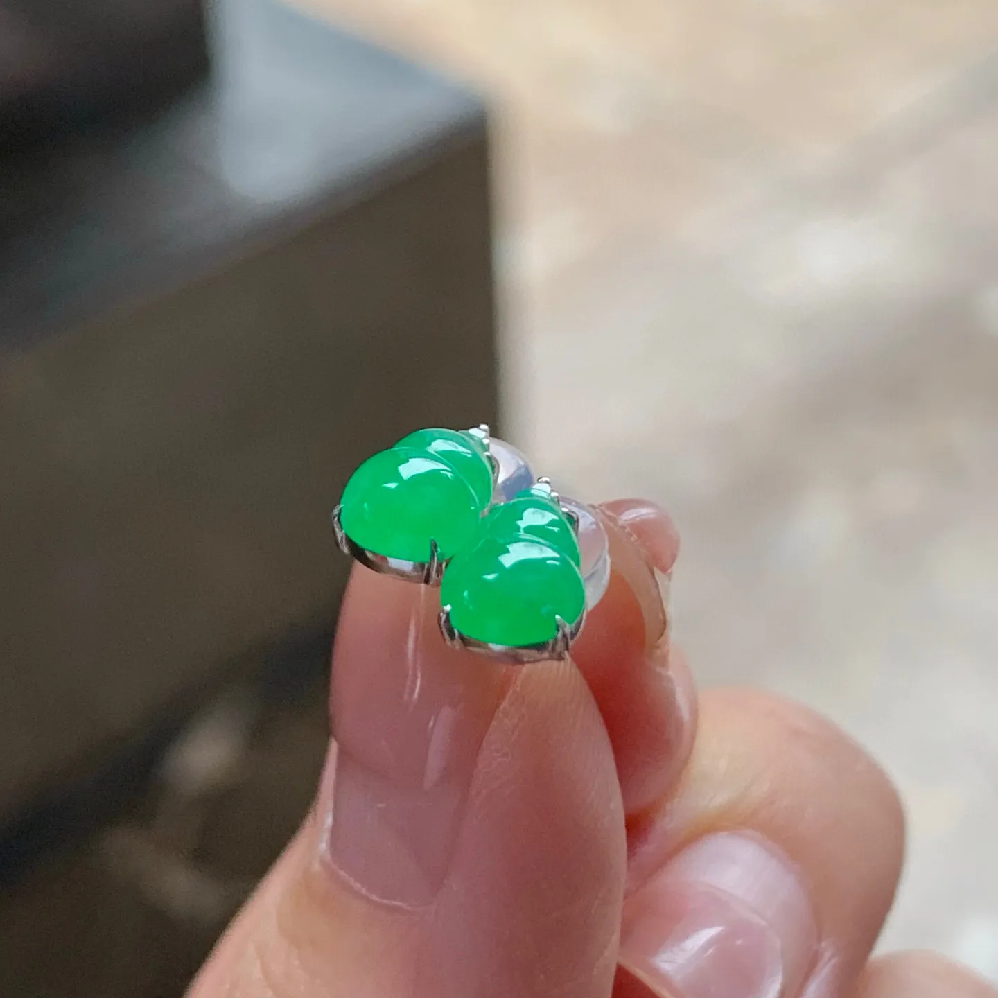 满色葫芦耳钉
真金镶嵌 精致